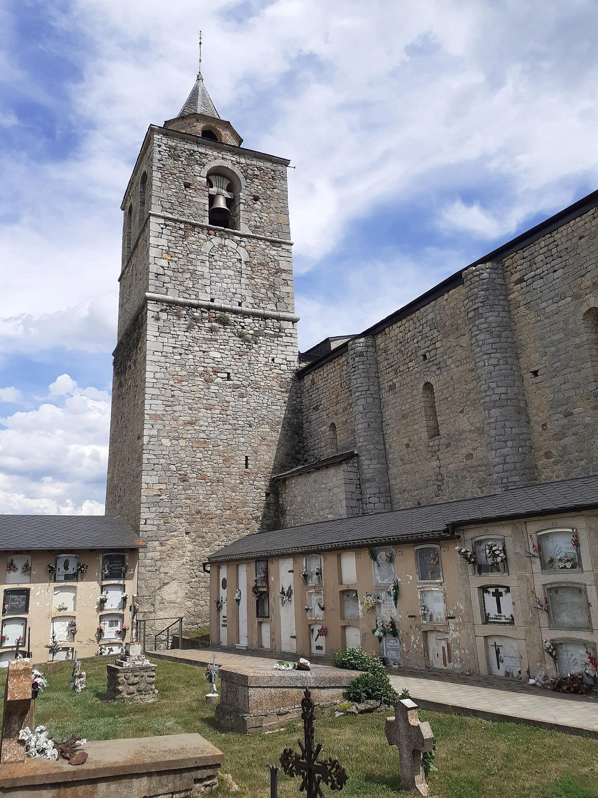 Photo showing: Camanar i cementiri de l'església de Santa Maria de Talló (Bellver de Cerdanya)