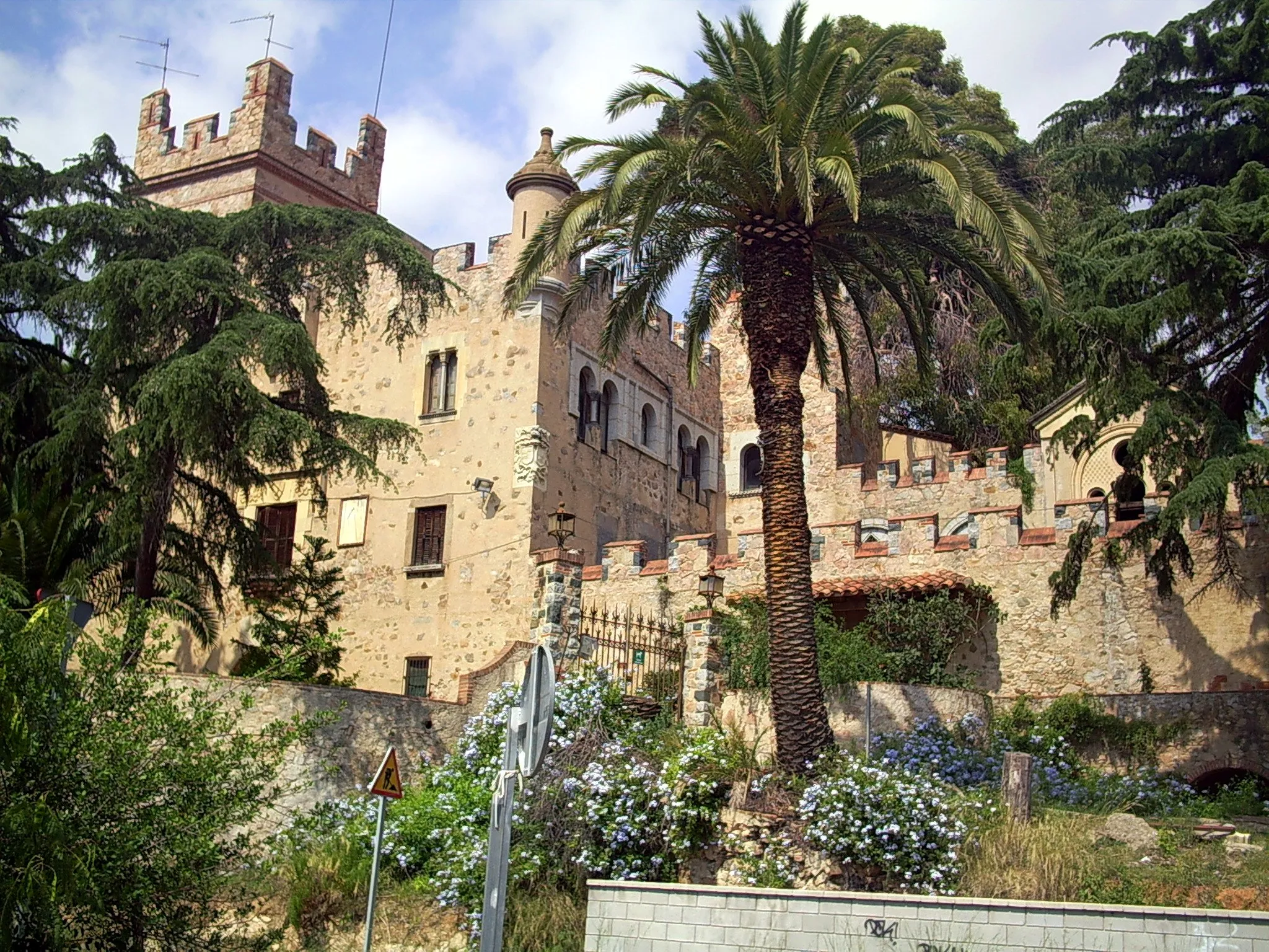 Photo showing: Castell de Can Jaumar, a Cabrils, Edificat per en Jaume Bofarull, el 1923.