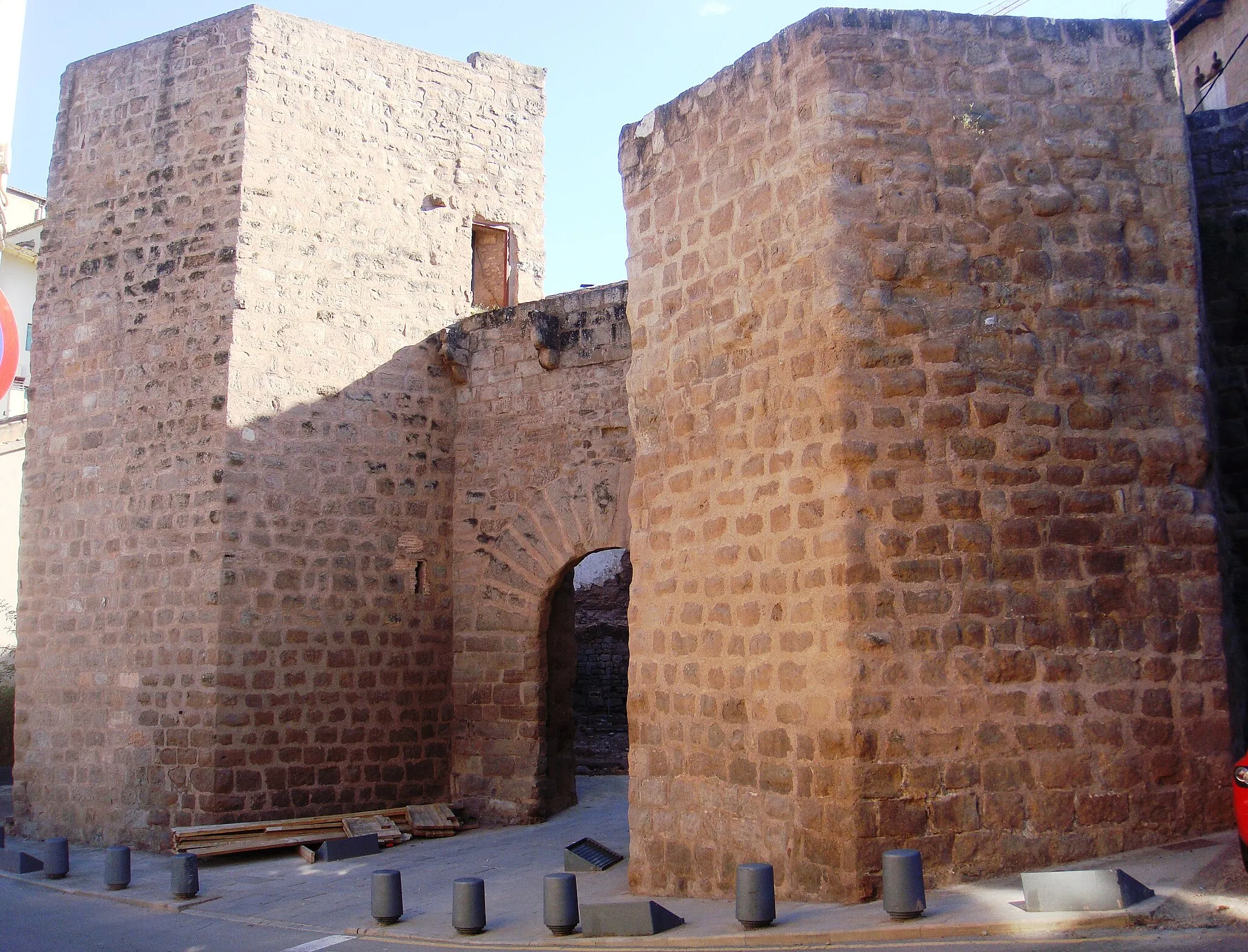 Photo showing: Portal de Graells amb les muralles adjacents.