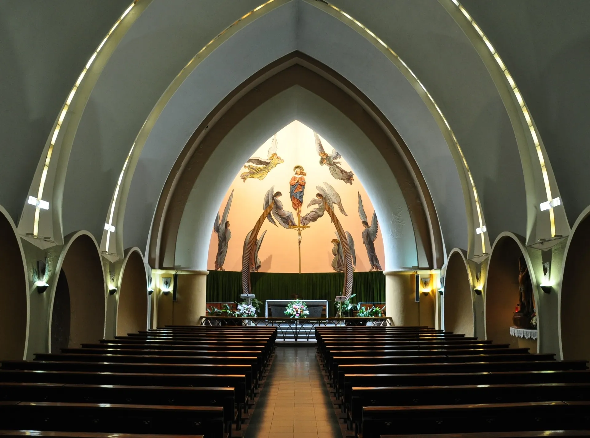 Photo showing: Parish church of Santa Maria (interior) in El Pont de Suert, a small town in the Alta Ribagorça district, Catalonia, Spain.