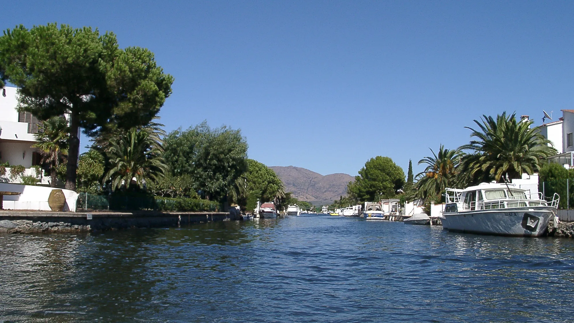 Photo showing: In den Kanälen von Empuriabrava, Alt Empordà, Katalonien