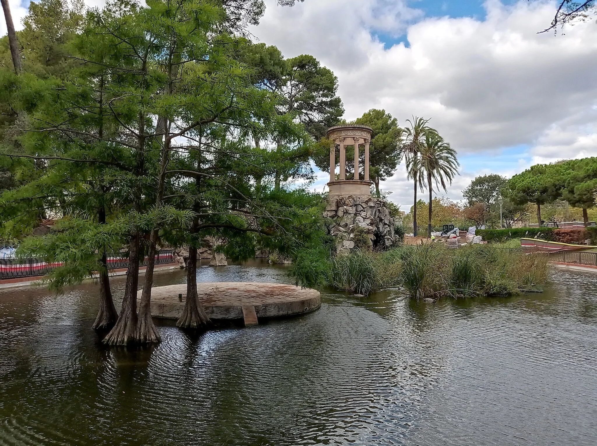 Photo showing: Lago romántico, parque de Can Vidalet