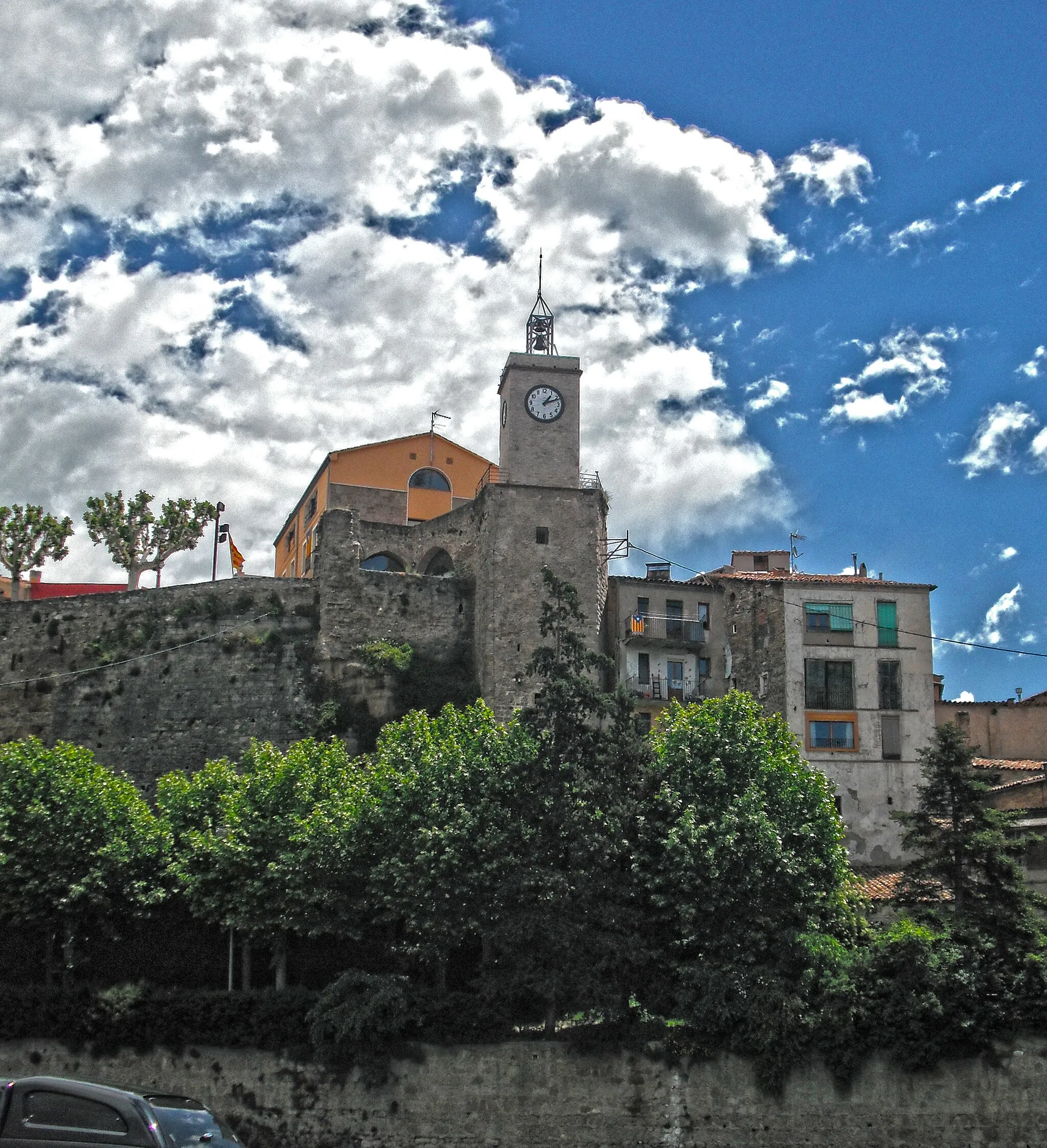 Photo showing: Castell i muralla de Gironella des del Local del Blat