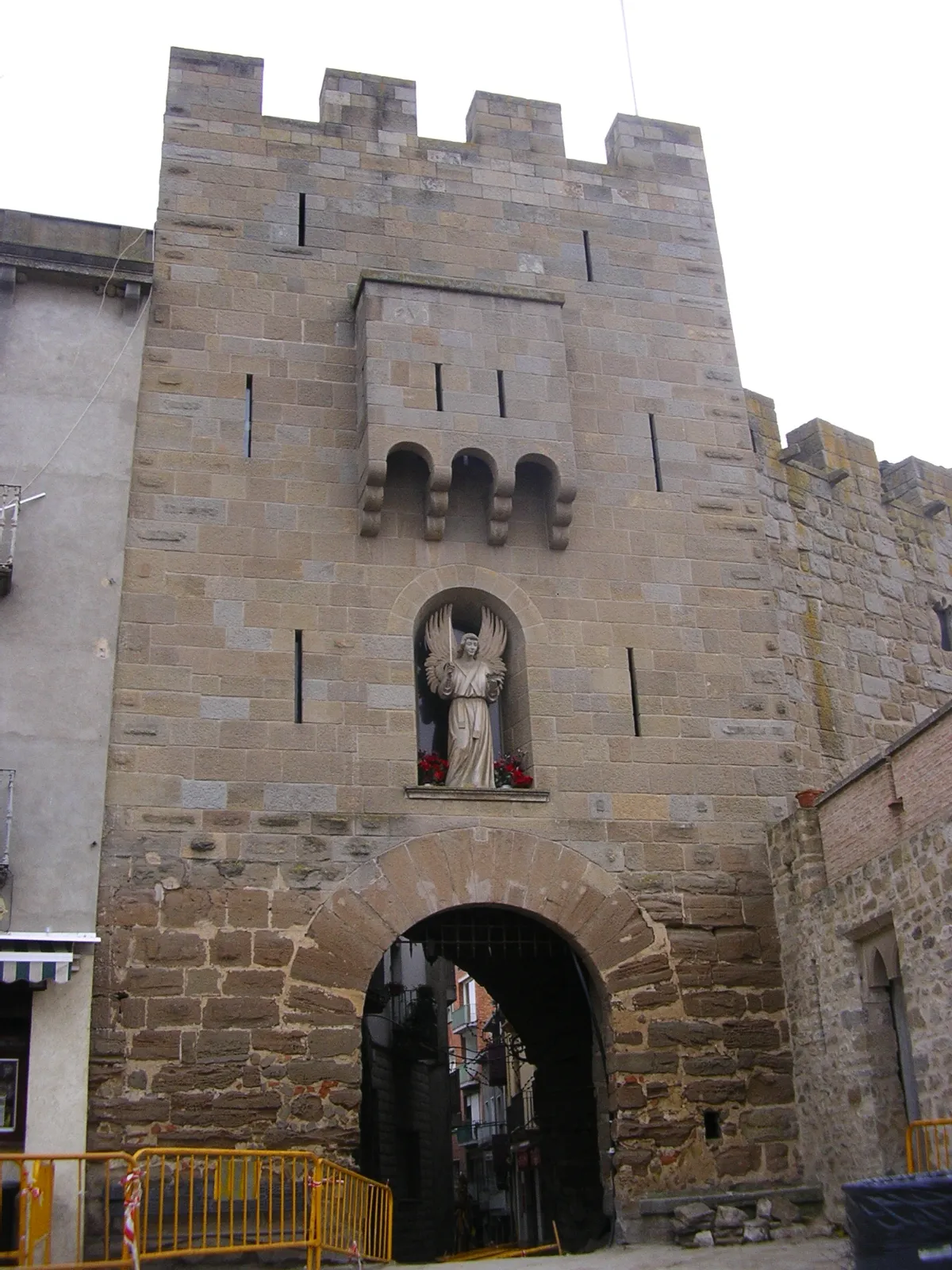 Photo showing: Guissona, El Portal

This is a photo of a monument indexed in the Catalan heritage register of Béns Culturals d'Interès Nacional and the Spanish heritage register of Bienes de Interés Cultural under the reference RI-51-0006348.