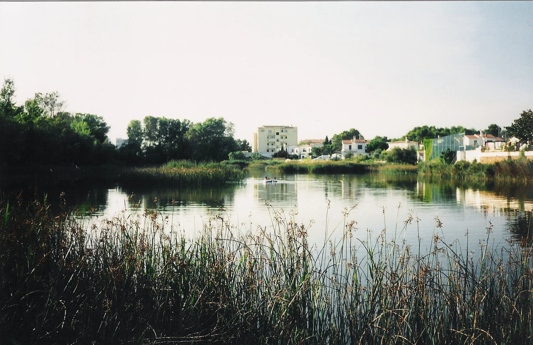 Photo showing: Estany de la Poma, a l'Escala (Alt Empordà), Catalunya. Mirant de la riba sud cap al nord.