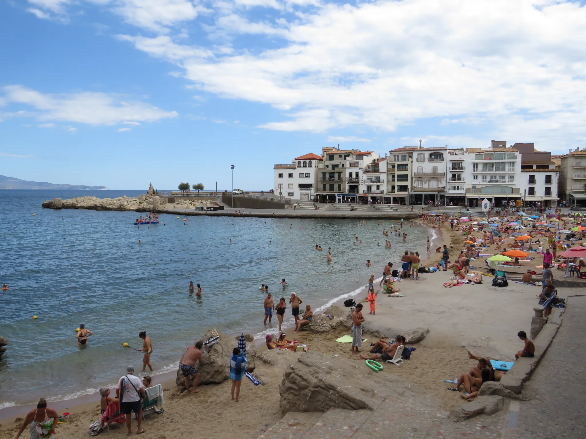 Photo showing: Platja de l'Escala, al fons la Punta