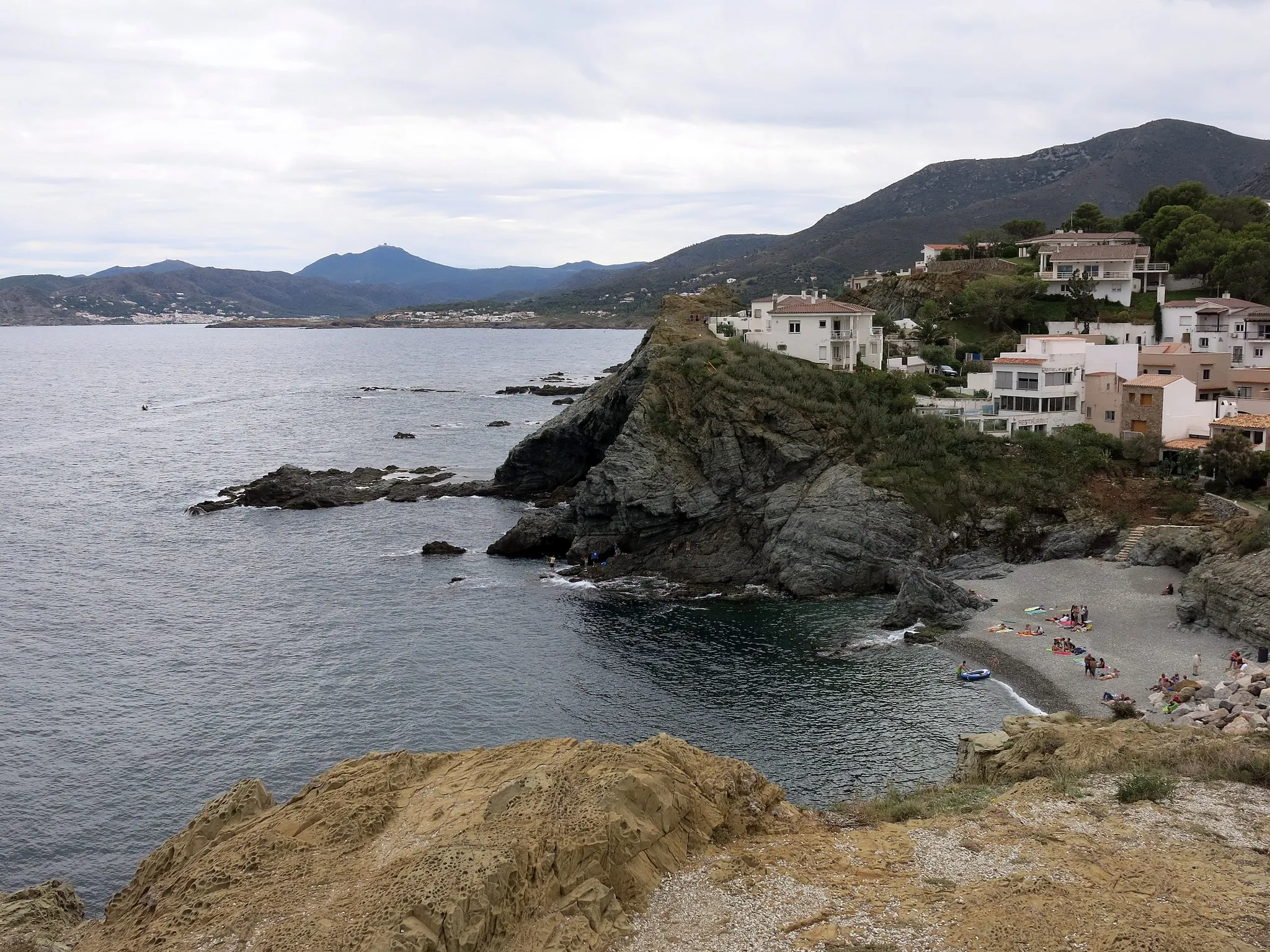 Photo showing: This is a a photo of a beach in Catalonia, Spain, with id: