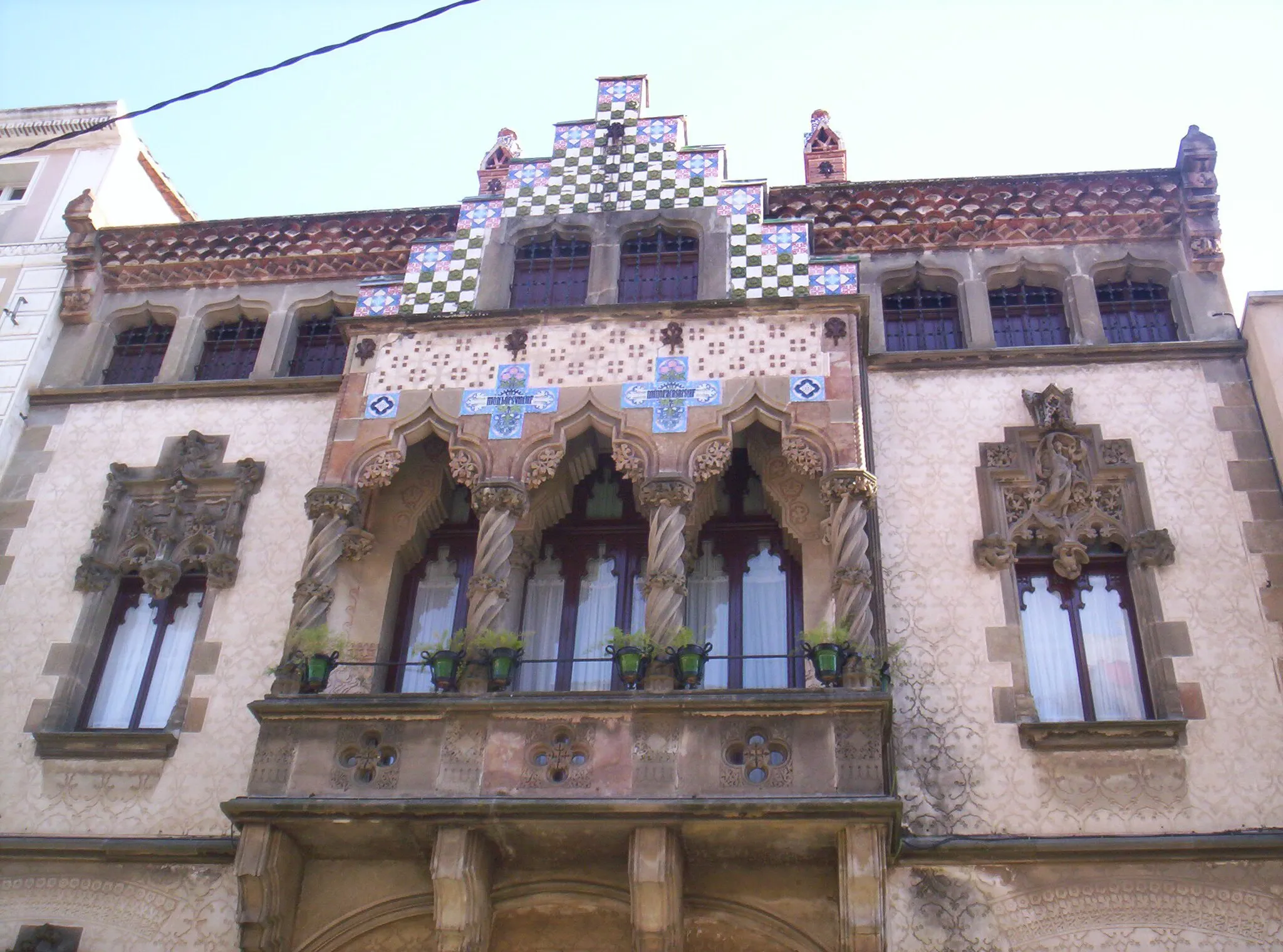 Photo showing: Fachada de la casa Coll i Regàs