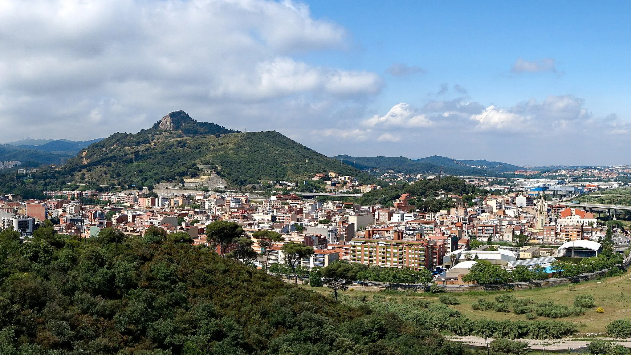 Photo showing: Vista panorámica de Montcada i Reixac desde la antena de Turó de Moià.