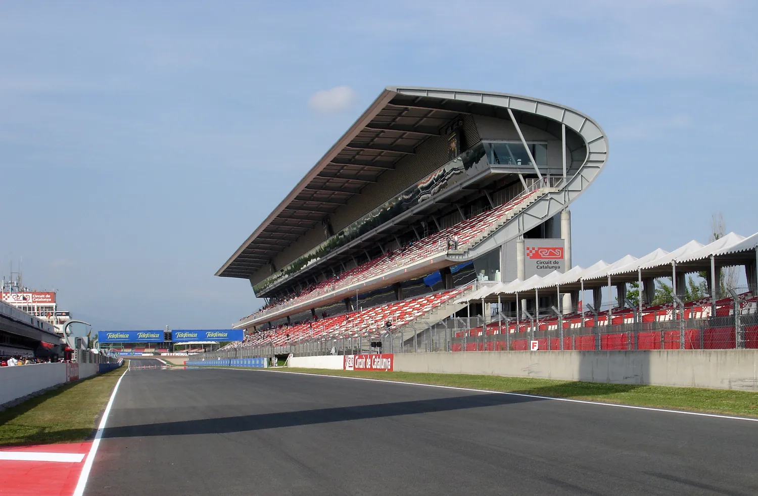 Photo showing: F1 - Tribuna del Circuit de Catalunya