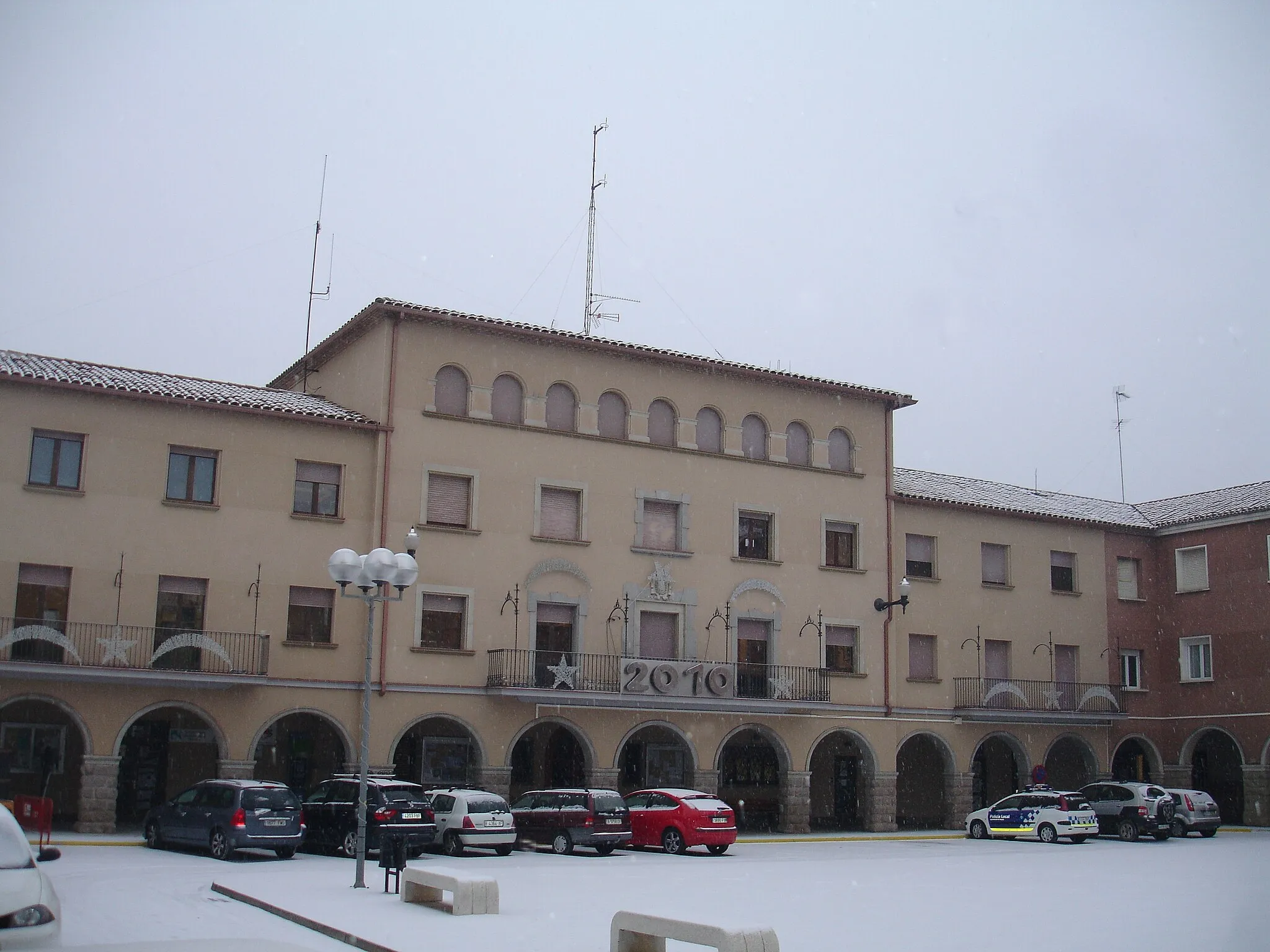 Photo showing: Plaça de l'Ajuntament de Navàs a la nevada del Desembre del 2009
