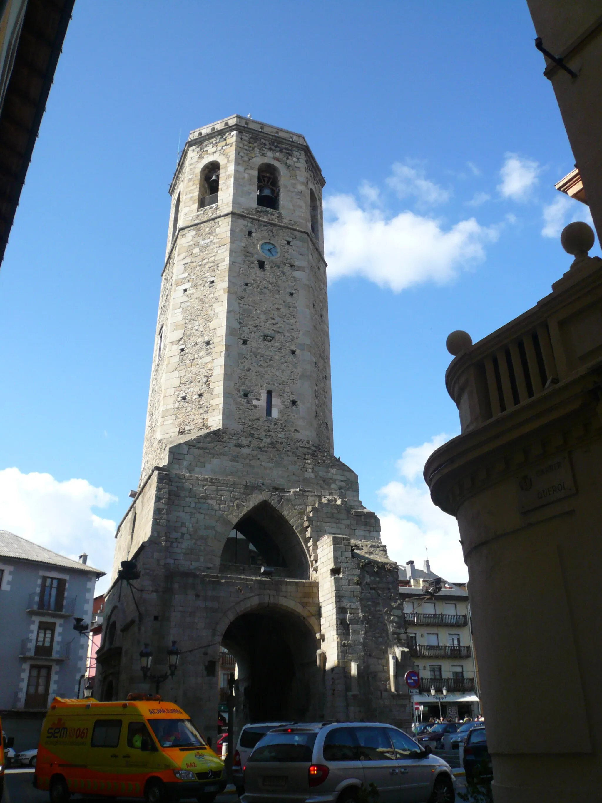 Photo showing: Bell tower in Puigcerdà. The church was distroyed in 1936 during spanish civil war.