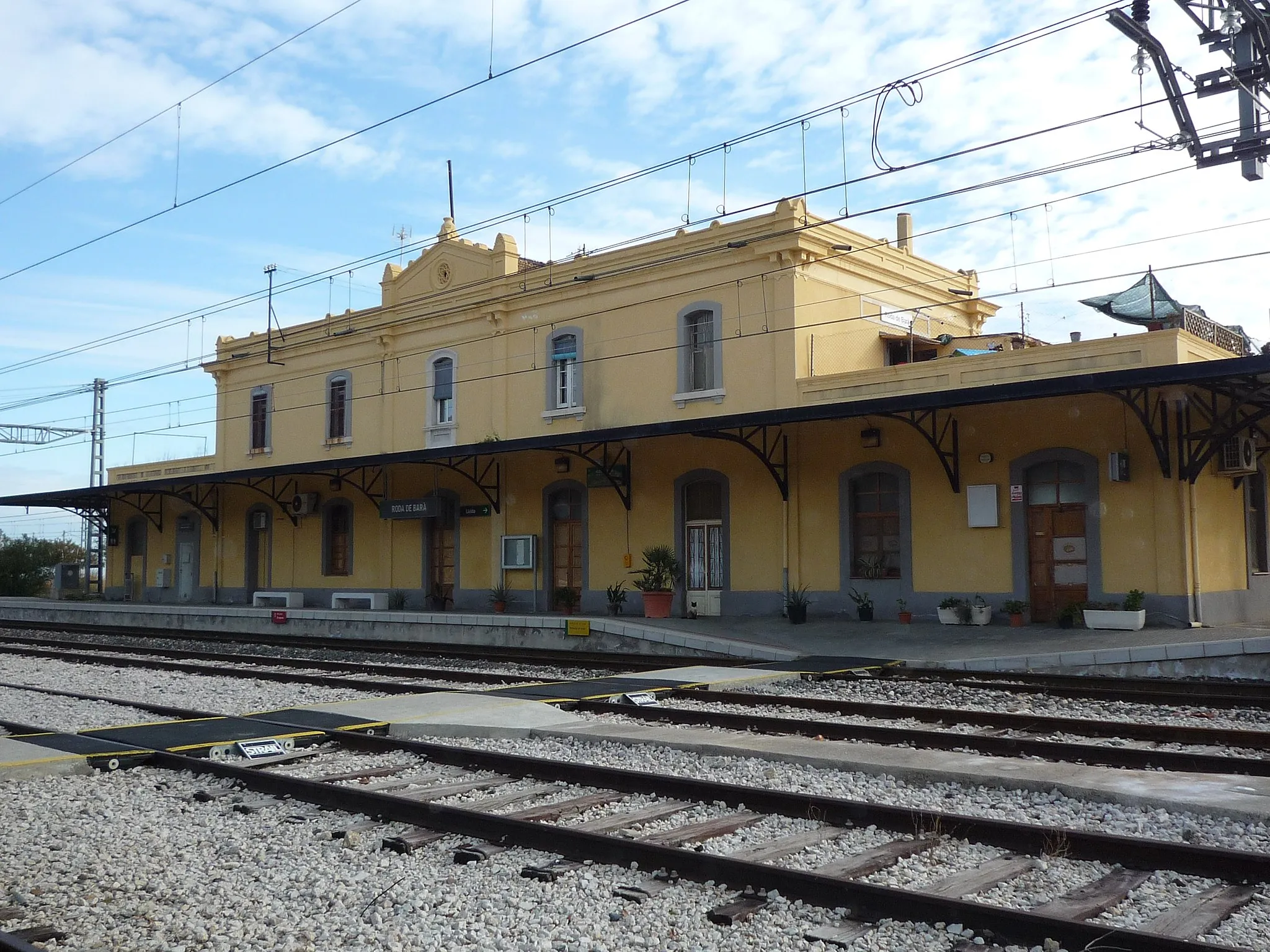 Photo showing: Antiga Estació de tren de Roda de Berà.