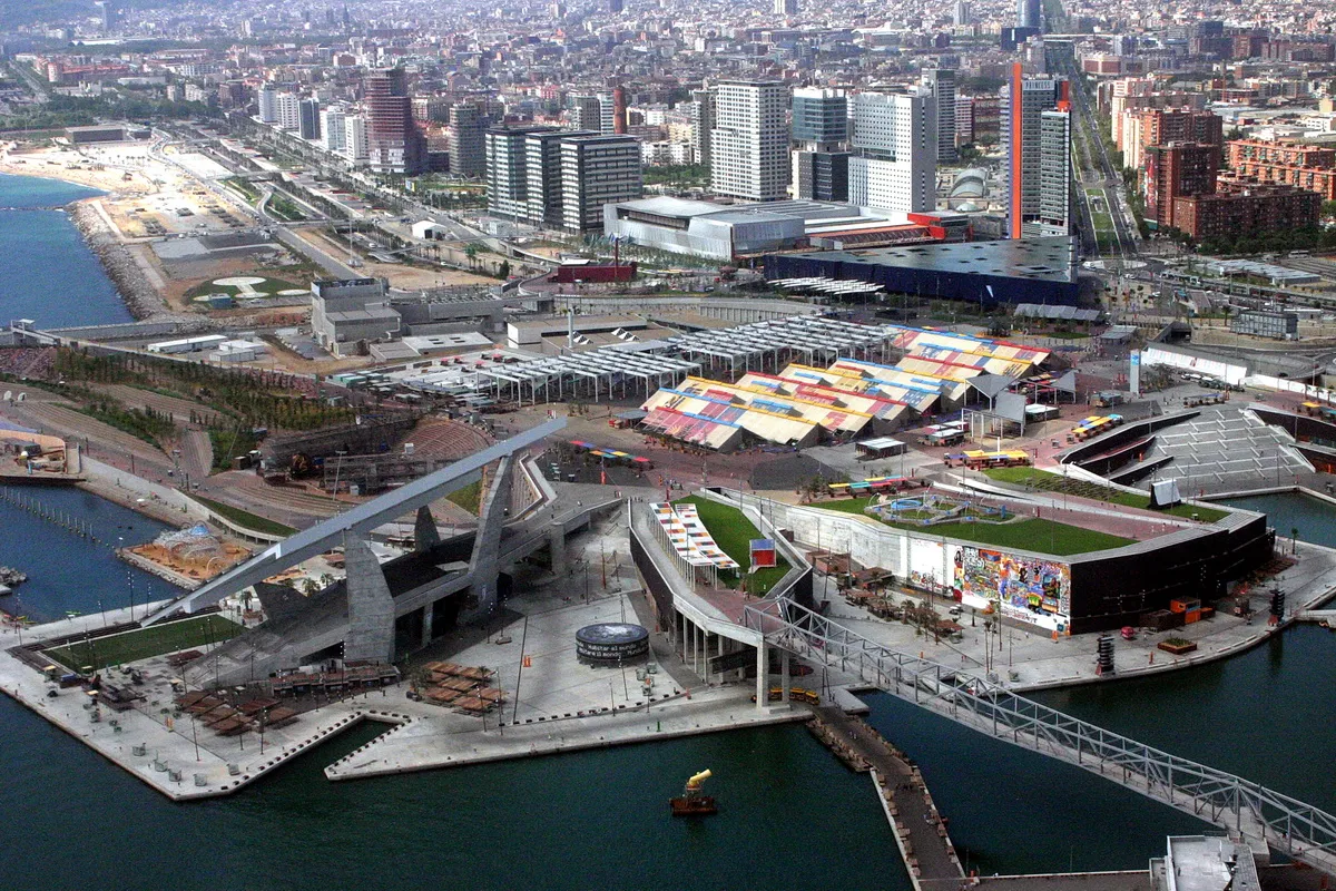 Photo showing: Aerial view of the Forum Park (Barcelona) during the celebration of the Universal Forum of Cultures 2004.