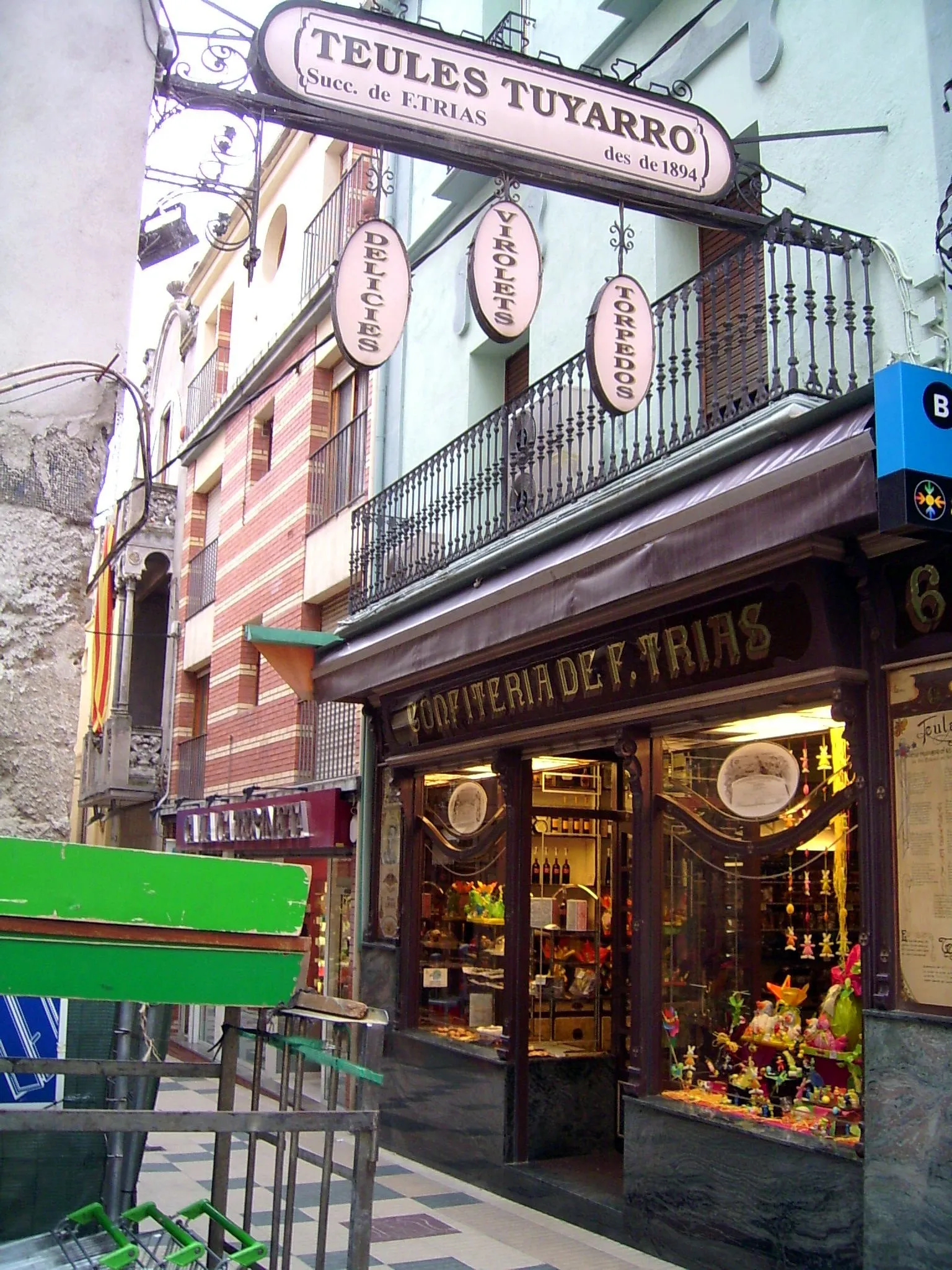 Photo showing: Pastisseria Teules Tuyarro, a Santa Coloma de Farners, a La Selva (Catalunya).
Localització: Carrer del Pare Lluís Rodés, 6,17430 Santa Coloma de Farners, Girona