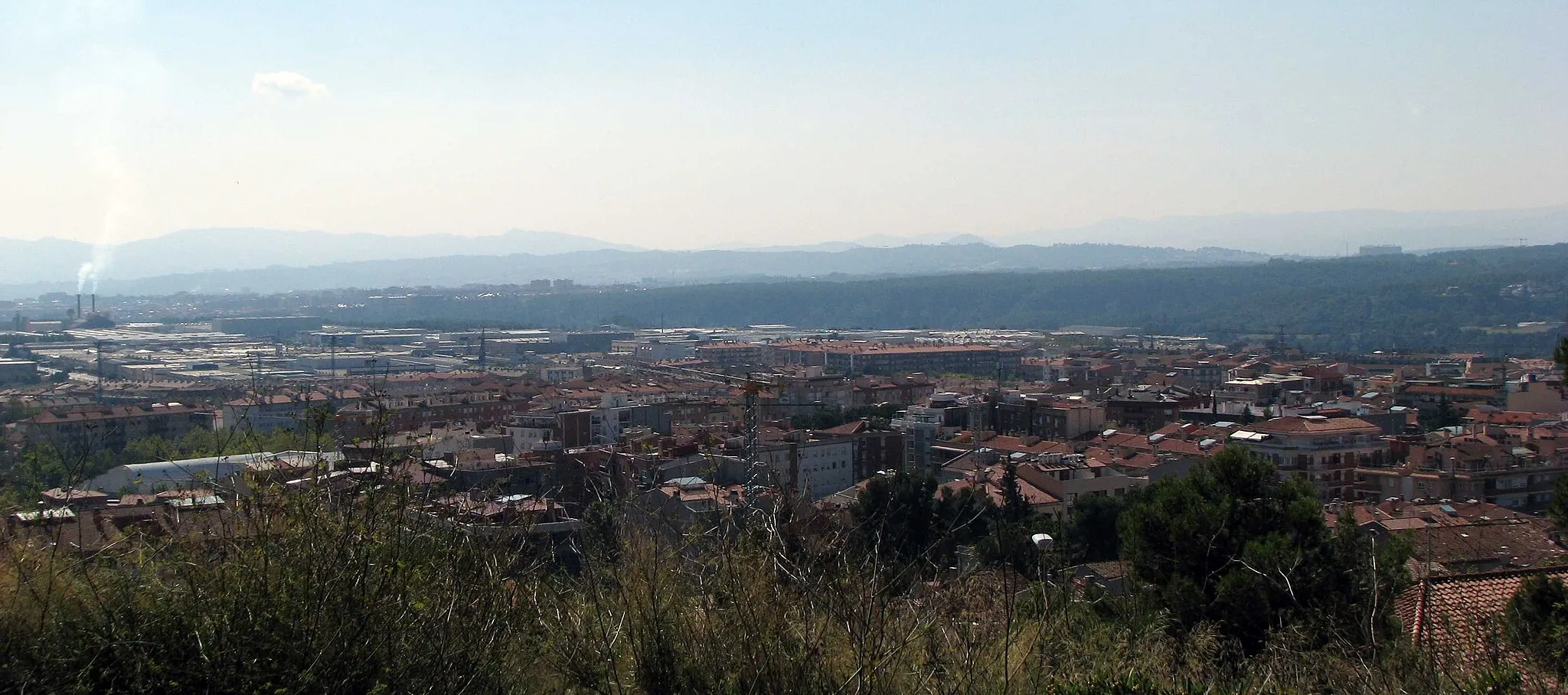 Photo showing: Vista general de Castellar del Vallès desde el camino del puig de la Creu.