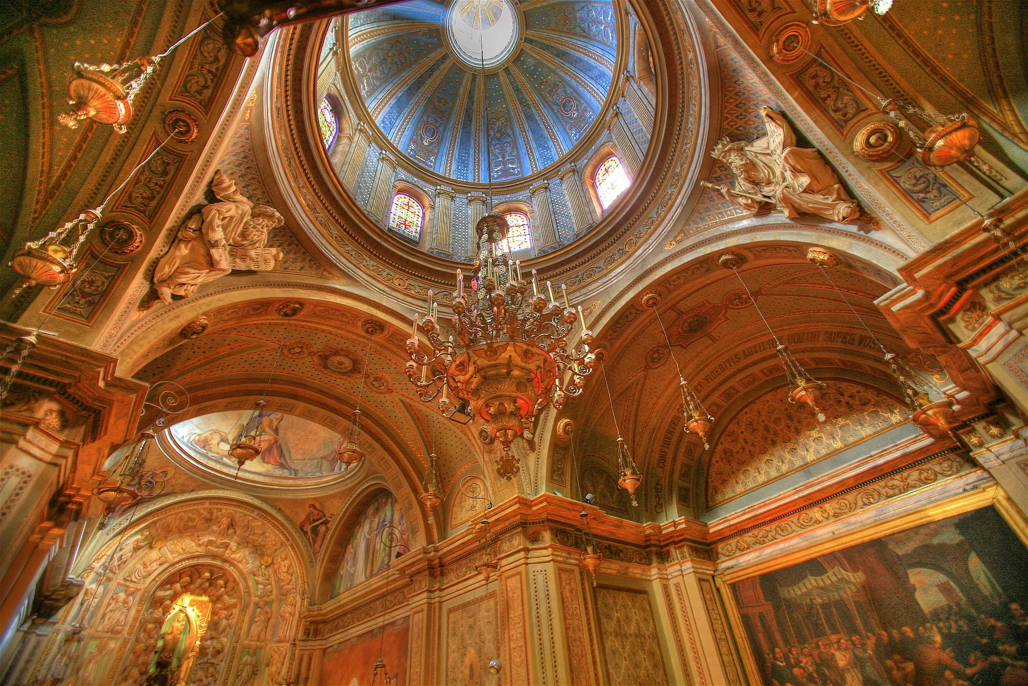 Photo showing: Interior de la Catedral de Santa Maria de Solsona (Catalunya).

This is a photo of a monument indexed in the Catalan heritage register of Béns Culturals d'Interès Nacional and the Spanish heritage register of Bienes de Interés Cultural under the reference RI-51-0000691.
Jewel Box