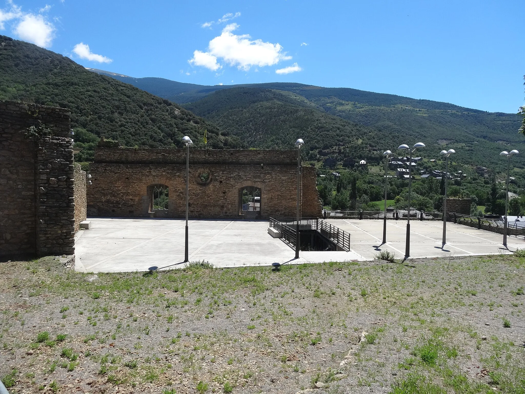 Photo showing: Castell dels Comptes del Pallars, Sort (juny 2013)