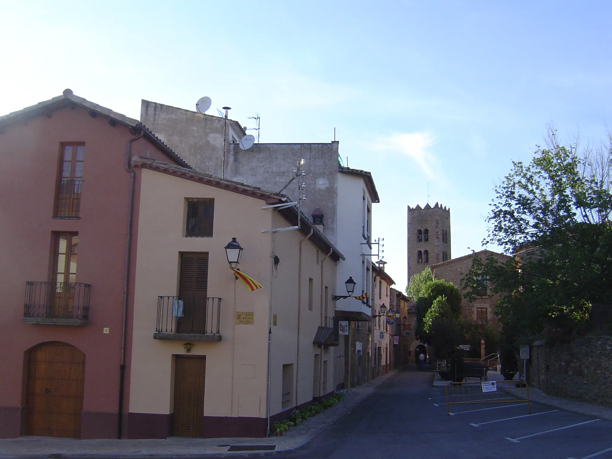 Photo showing: Image of the entry on the ancient nucleus of Seva, in the background the church of Santa Maria of Seva.