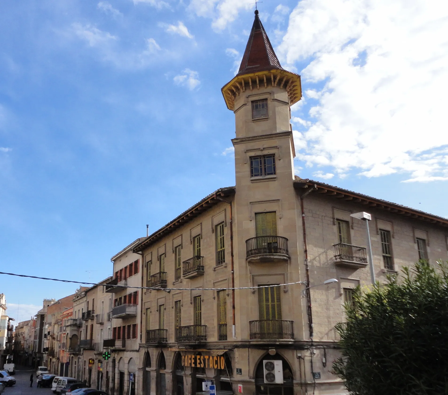 Photo showing: Building called Cal Maymó in Tàrrega, in the "Modernista" (Art Nouveau) style.