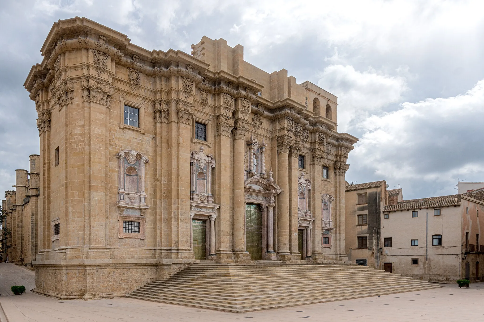 Photo showing: Tortosa Cathedral 2022 - west façade (side)