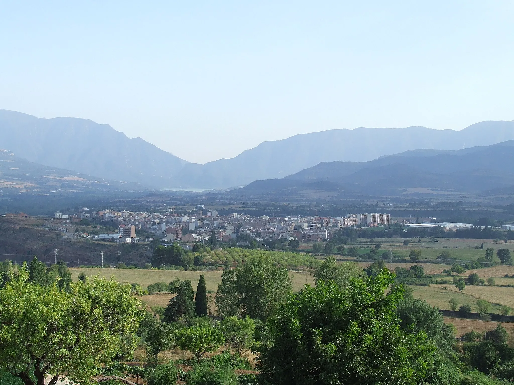 Photo showing: Vista general del terme i ciutat de Tremp des de Talarn (Pallars Jussà)