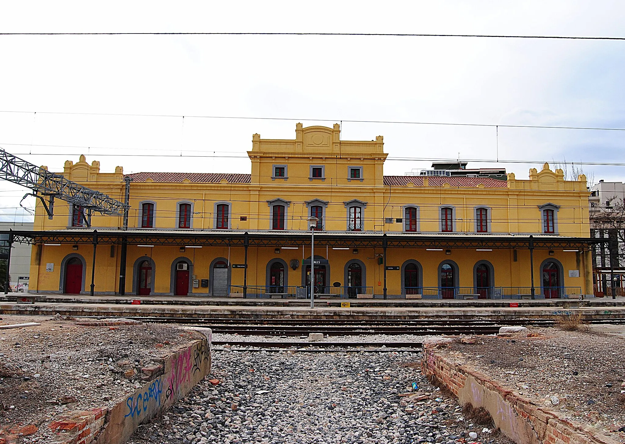 Photo showing: Mig abandonada. Removed watermark: Gerard Reyes D3000

This is a photo of a building indexed in the Catalan heritage register as Bé Cultural d'Interès Local (BCIL) under the reference IPA-2441.