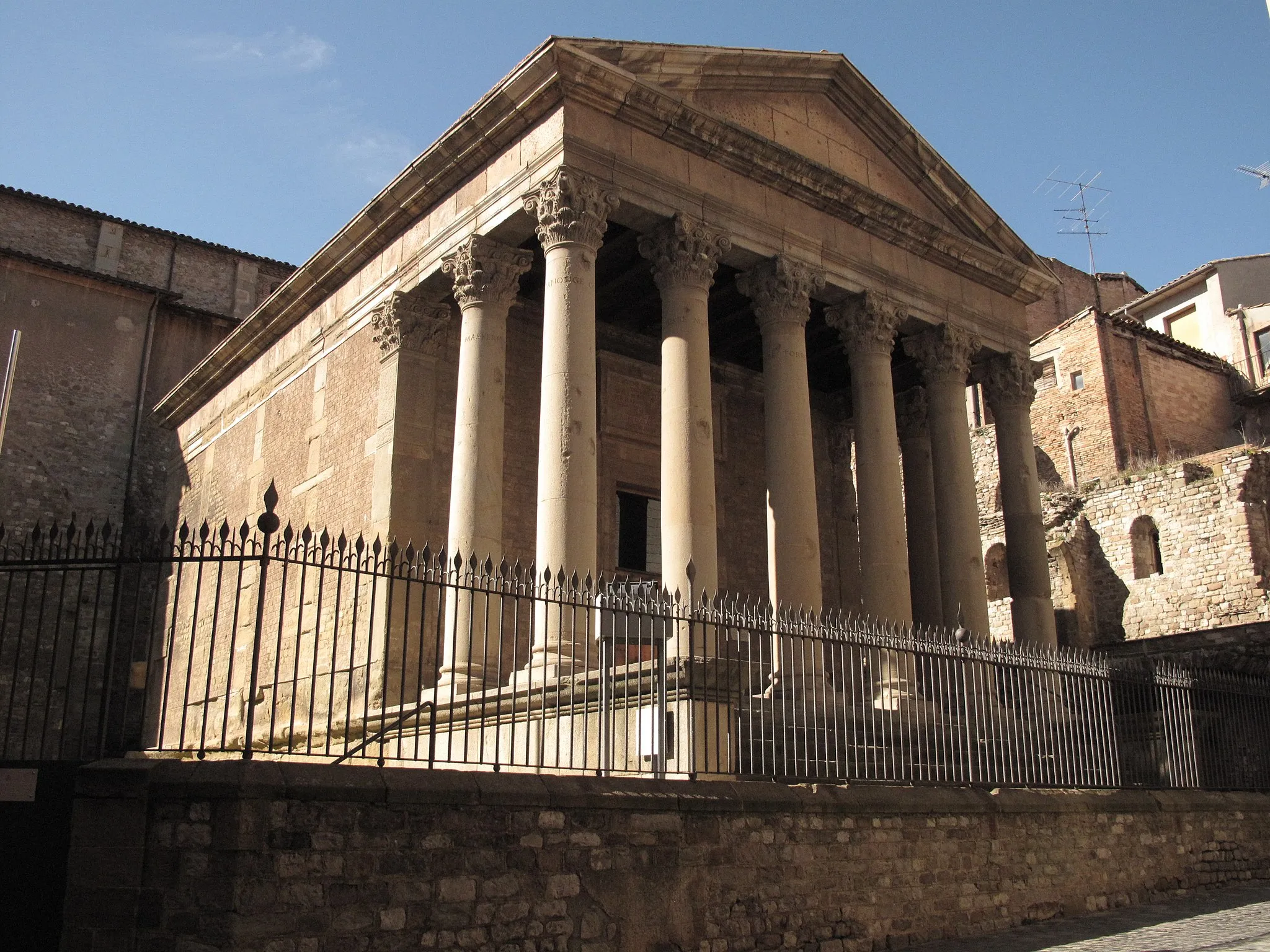 Photo showing: Temple romà (Vic)