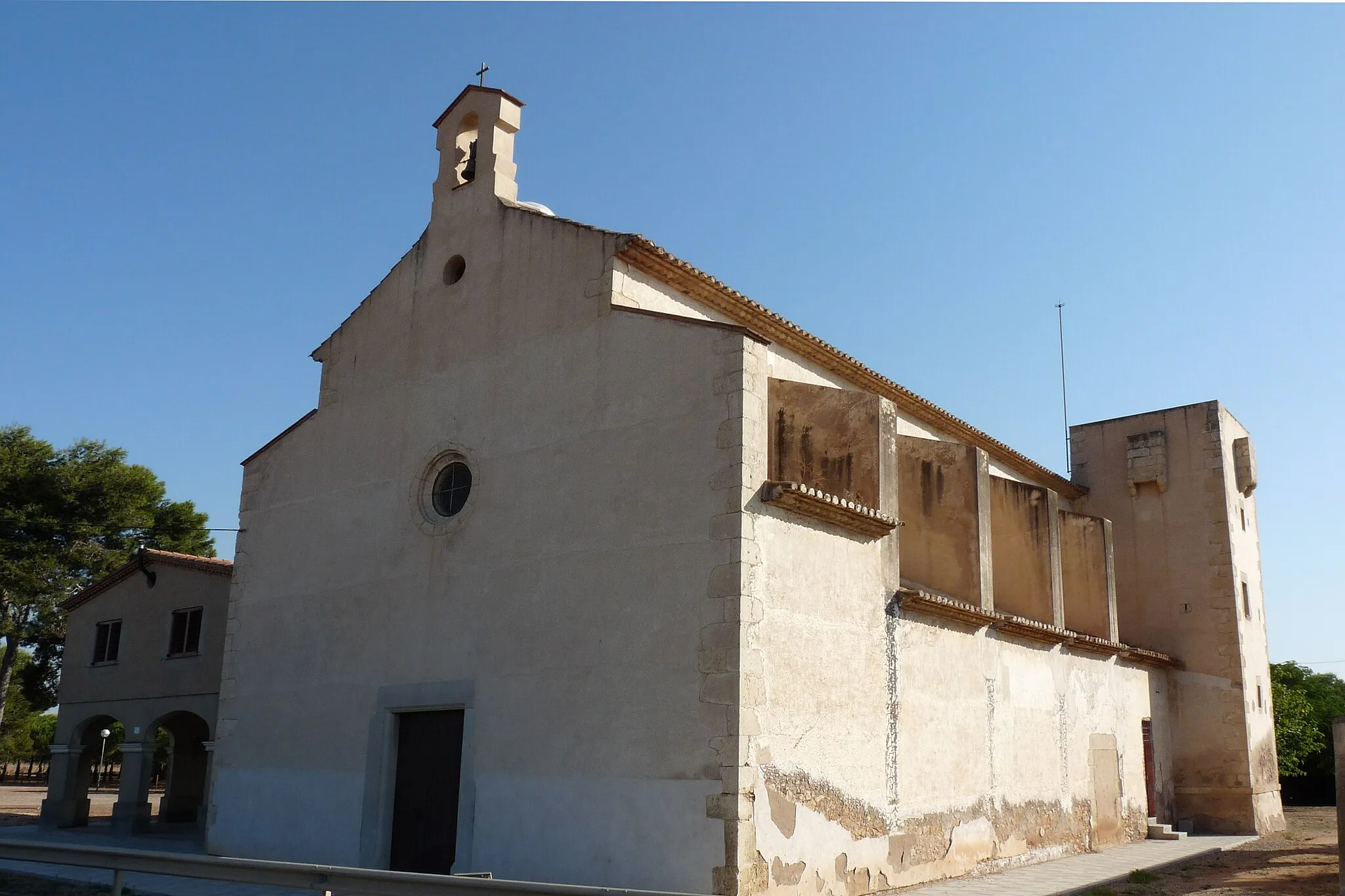 Photo showing: Hermitage of la Pinada with its defence tower (S XIV). Vila-seca.