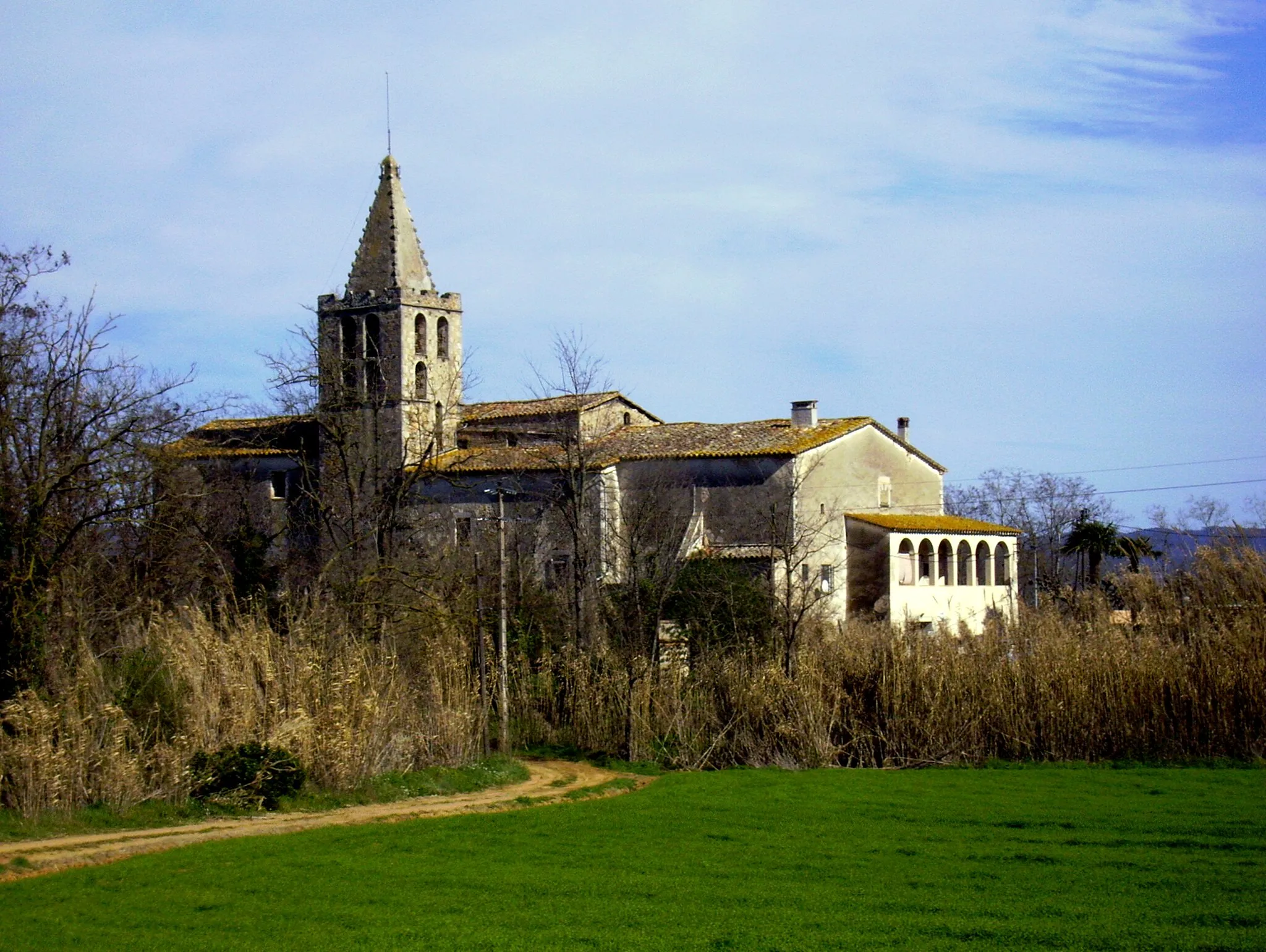 Photo showing: Rectoria i església de Sant Menna (Vilablareix)