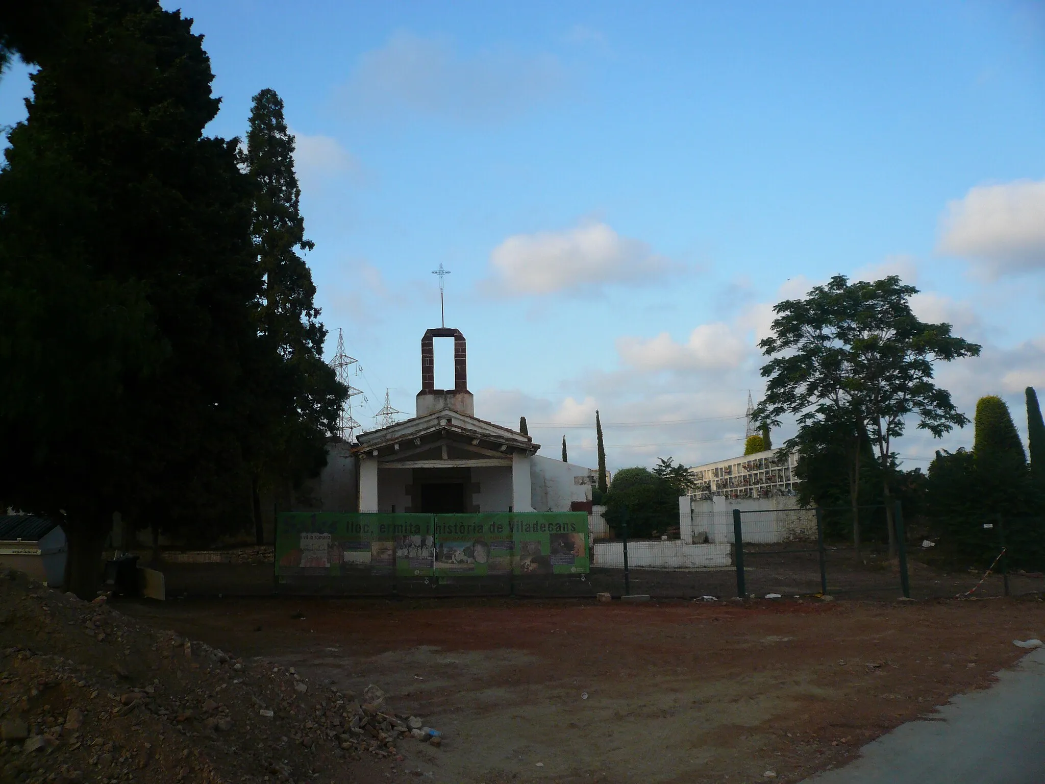 Photo showing: Ermita de la Mare de Déu de Sales, o Ermita de Santa Maria de Sales. Al costat del cementiri (Viladecans).