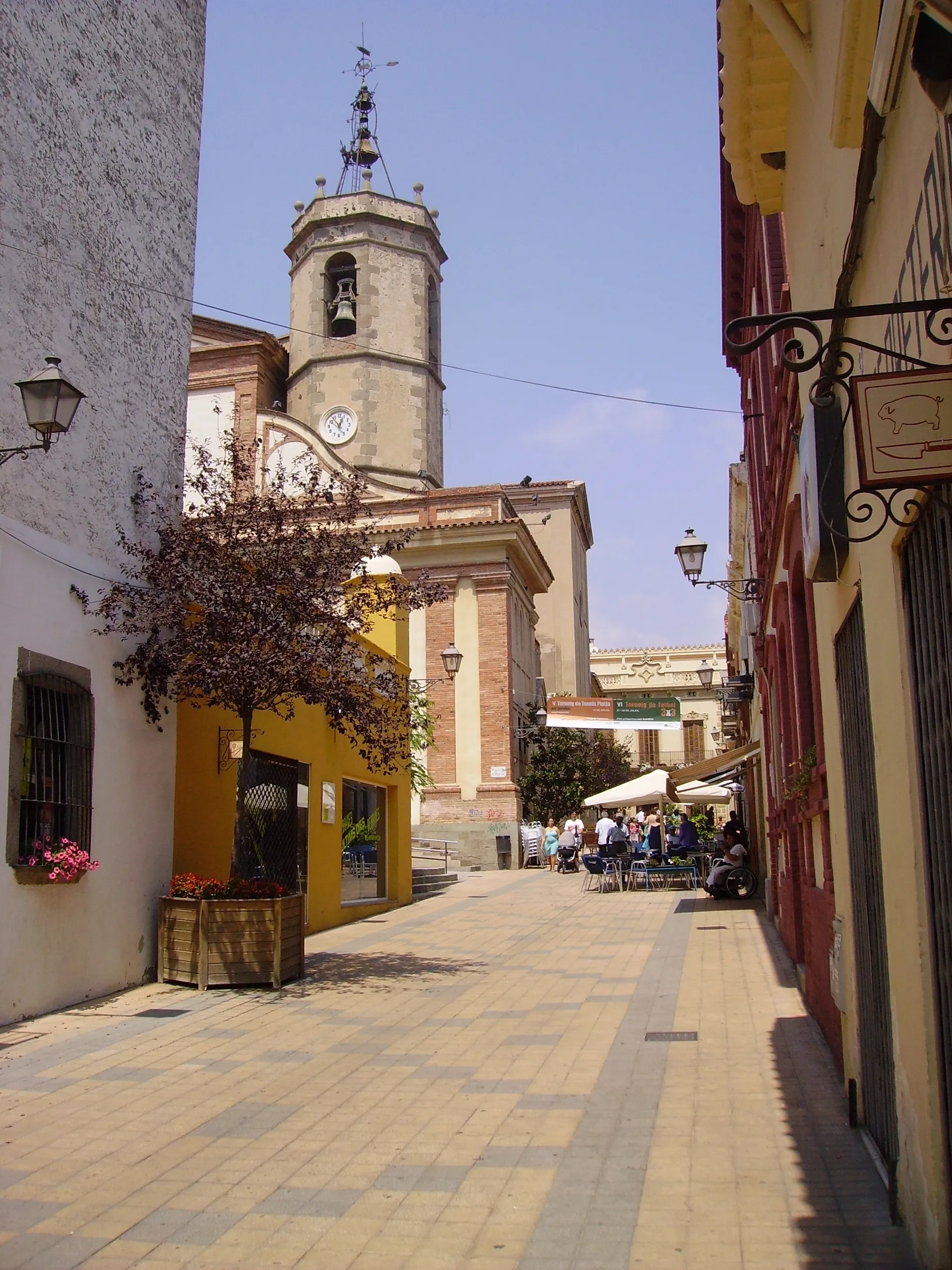 Photo showing: Carrer Sant Joan a Vilassar de Mar, comarca del Maresme, Catalunya.