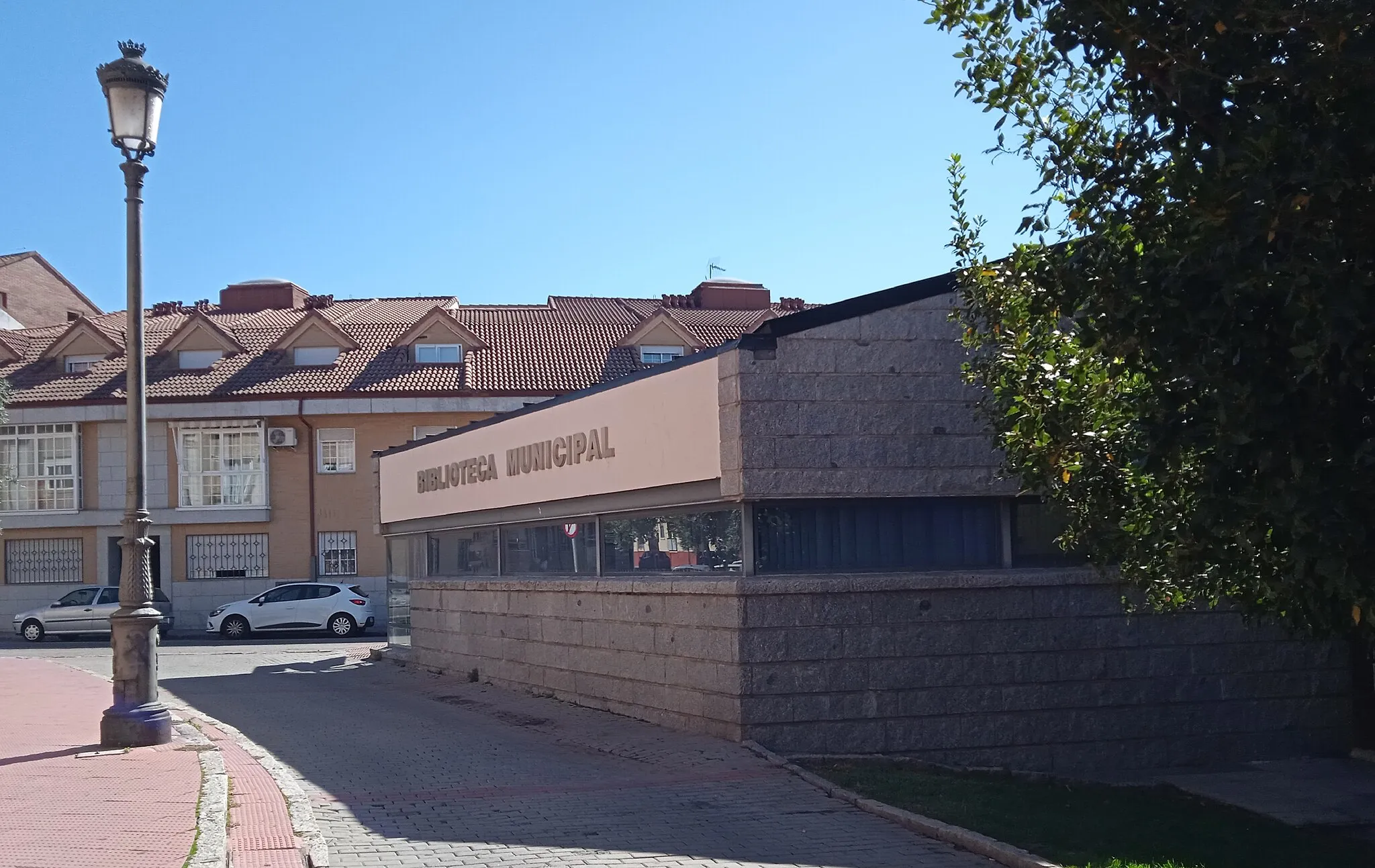 Photo showing: Biblioteca Municipal de Alpedrete