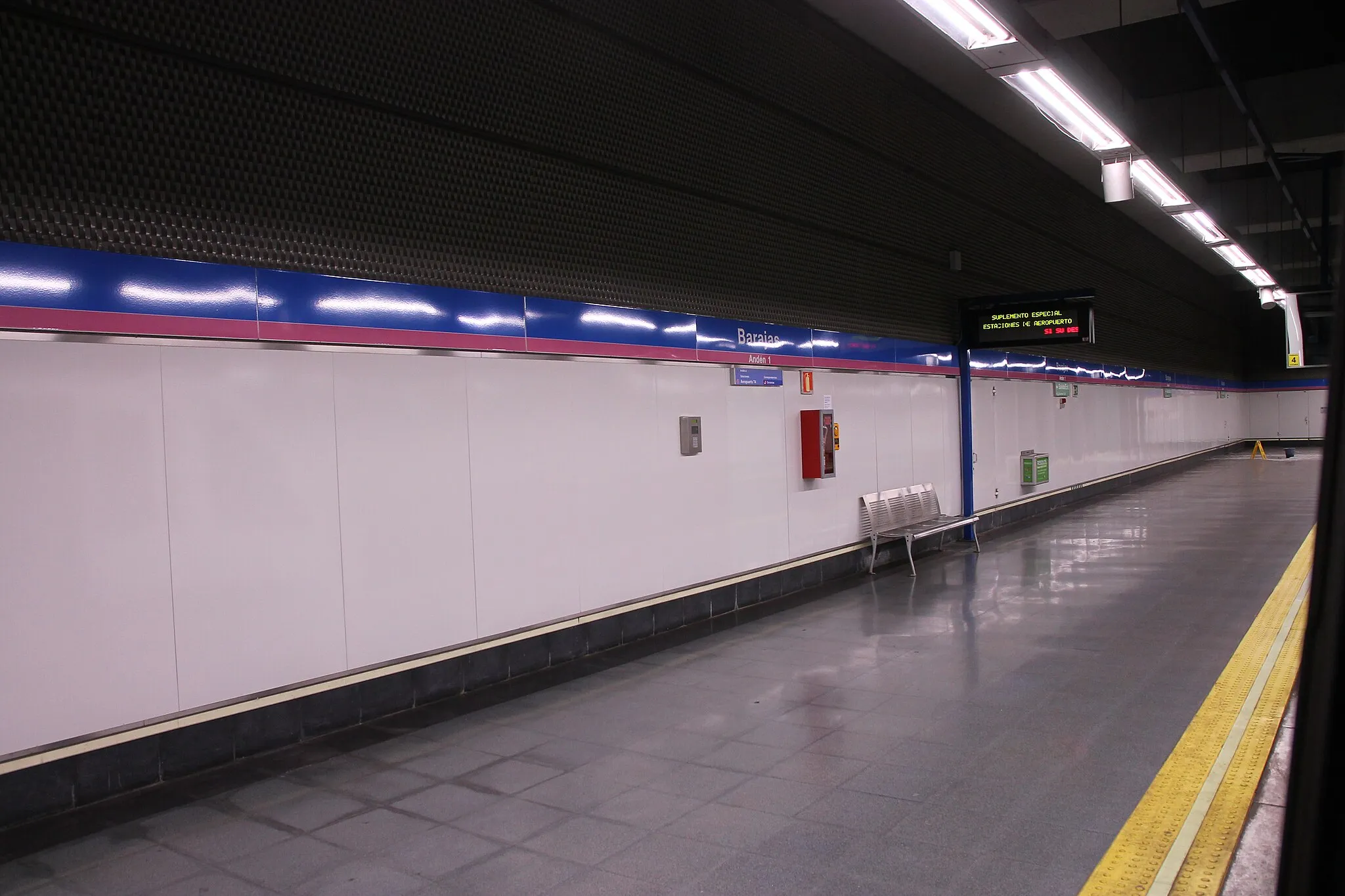 Photo showing: Barajas station. Madrid Metro.