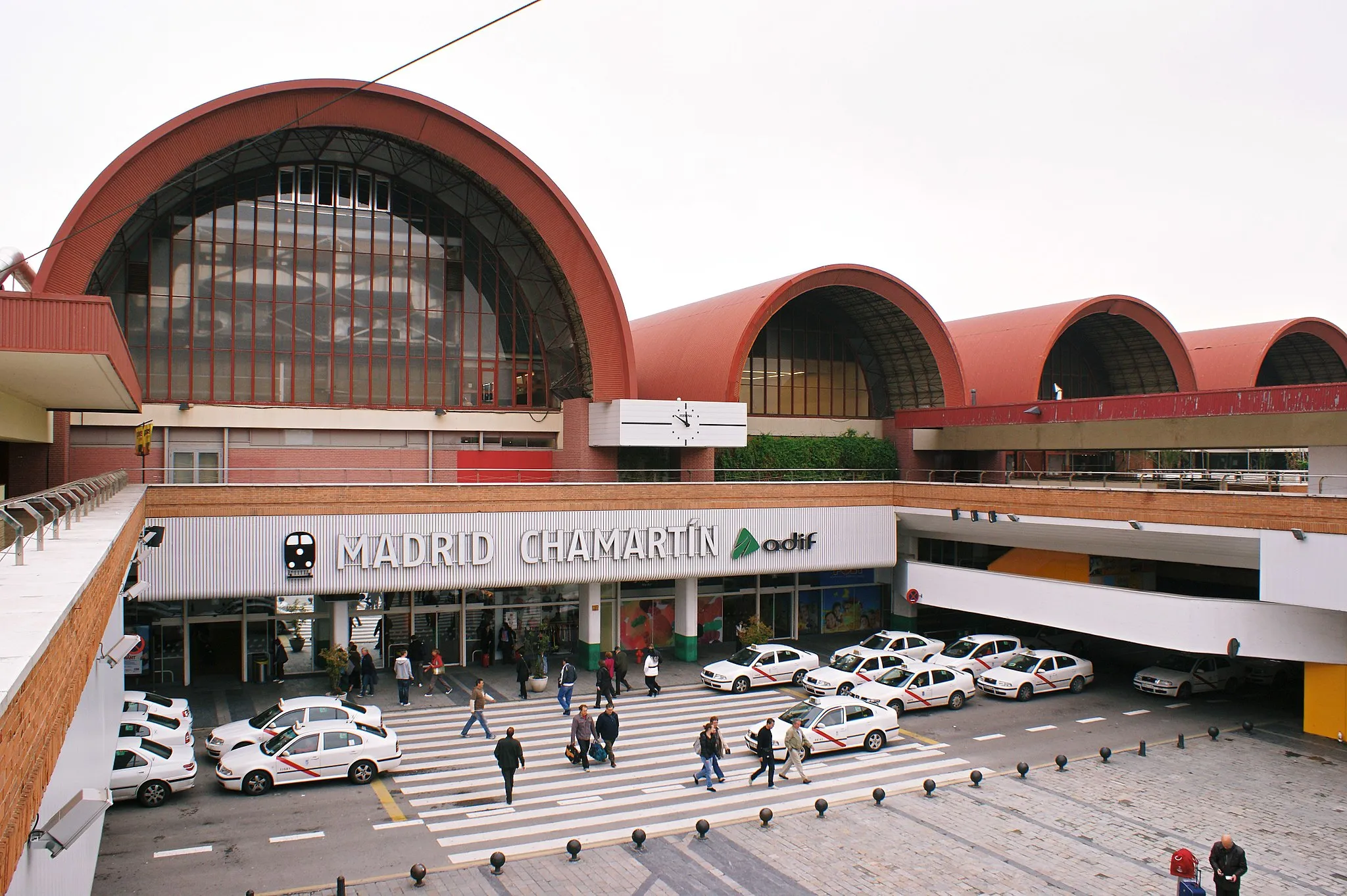 Photo showing: The curious frontage of Charmartin station, Madrid