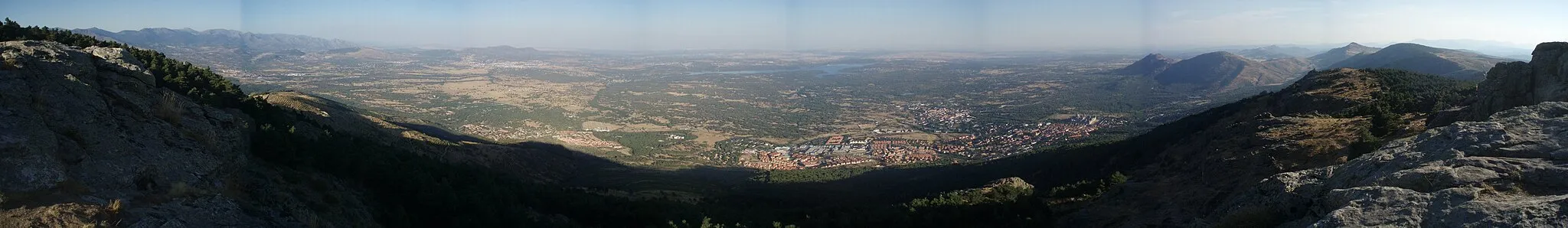 Photo showing: Views from the summit of Abantos (Sierra de Guadarrama, central Spain).