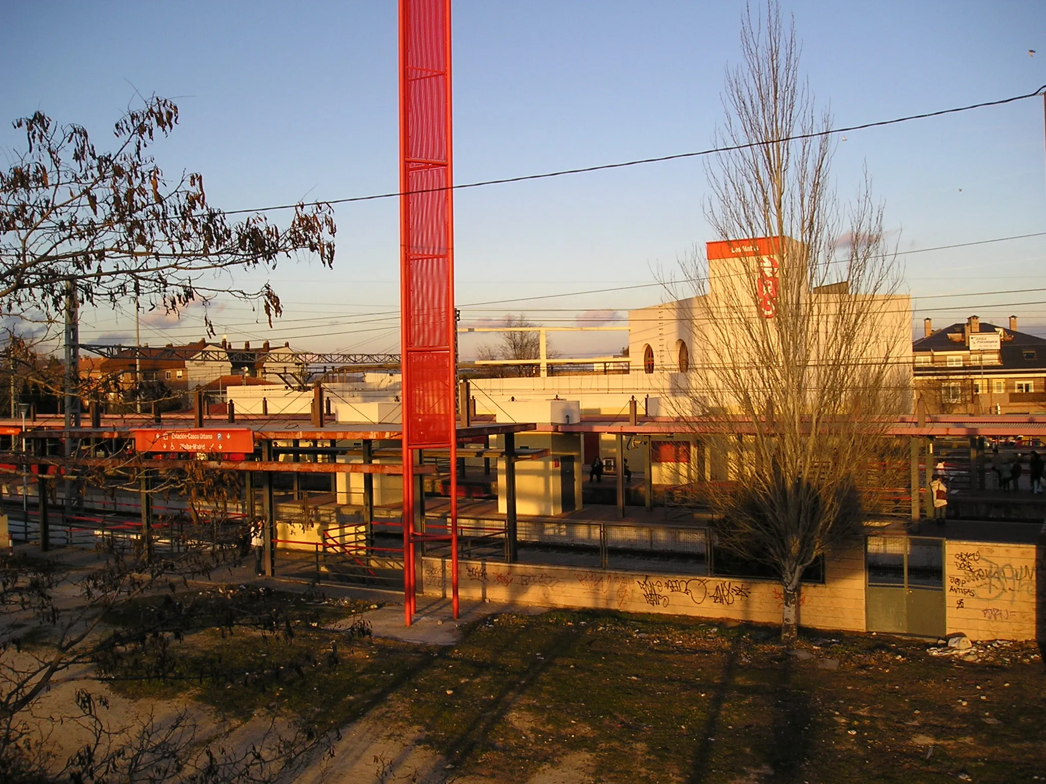 Photo showing: Estación de ferrocarril de Las Matas

Foto realizada el 6-1-2006 por Santiago Agueda Alonso