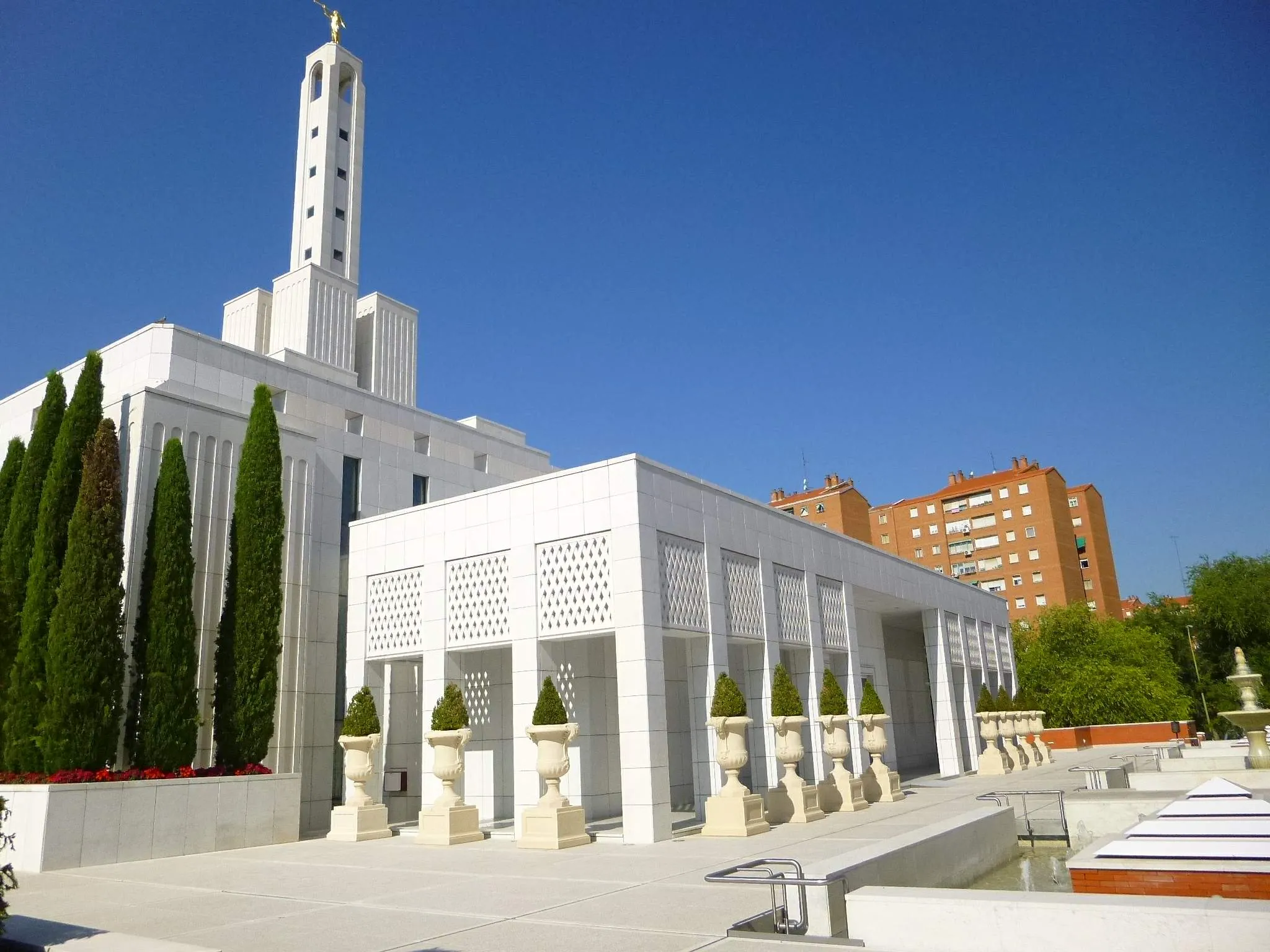 Photo showing: Templo Mormón en el barrio de Moratalaz de Madrid
