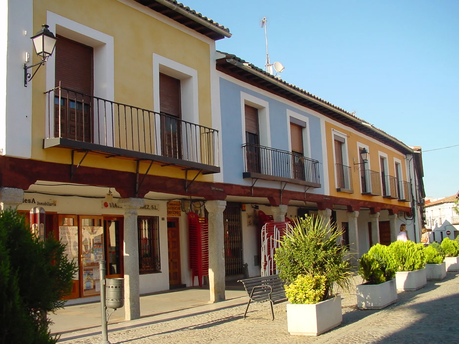 Photo showing: Casas con soportales en Navalcarnero.