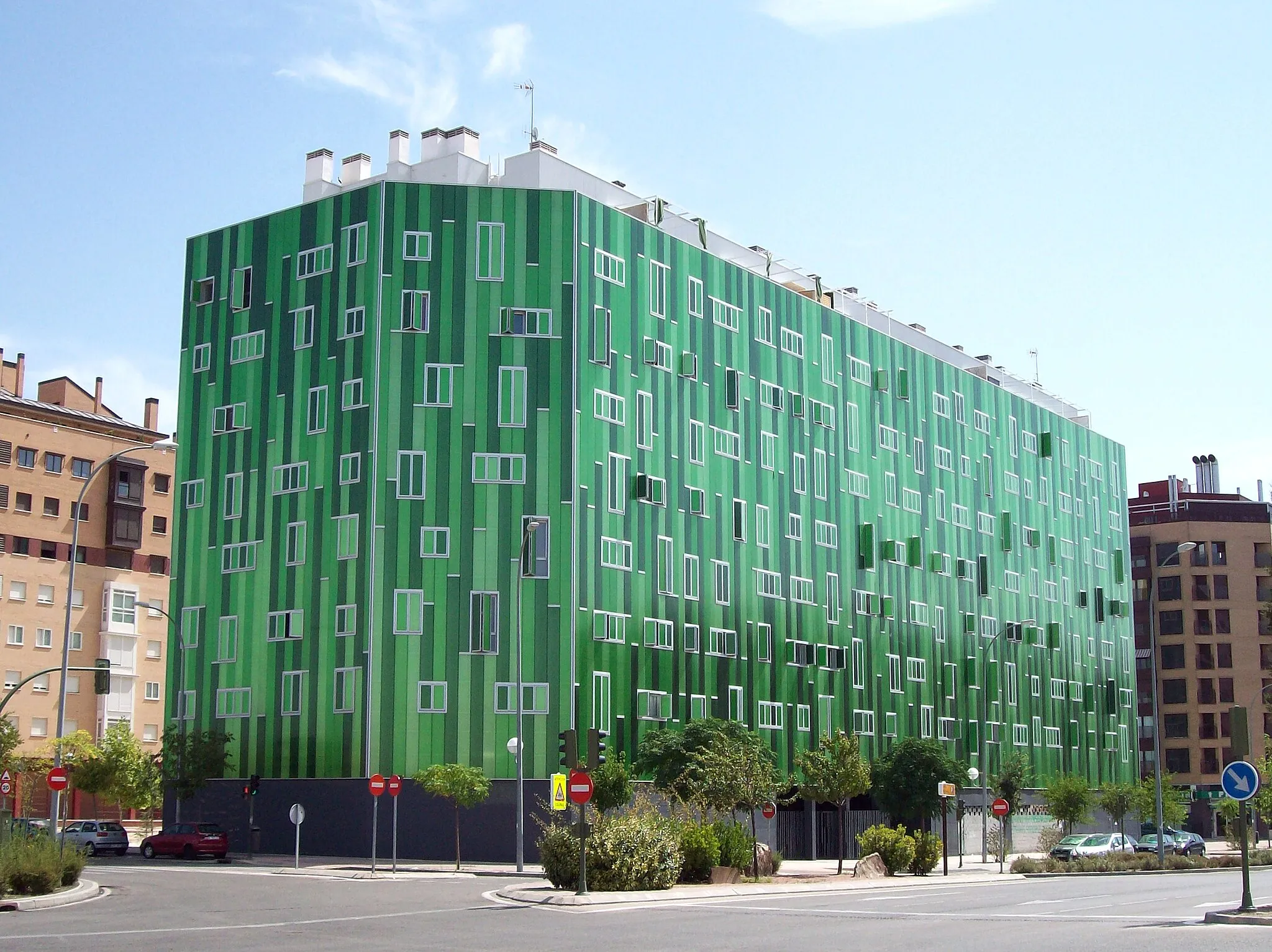 Photo showing: Exterior view of Vallecas 51 building in Madrid (Spain).
