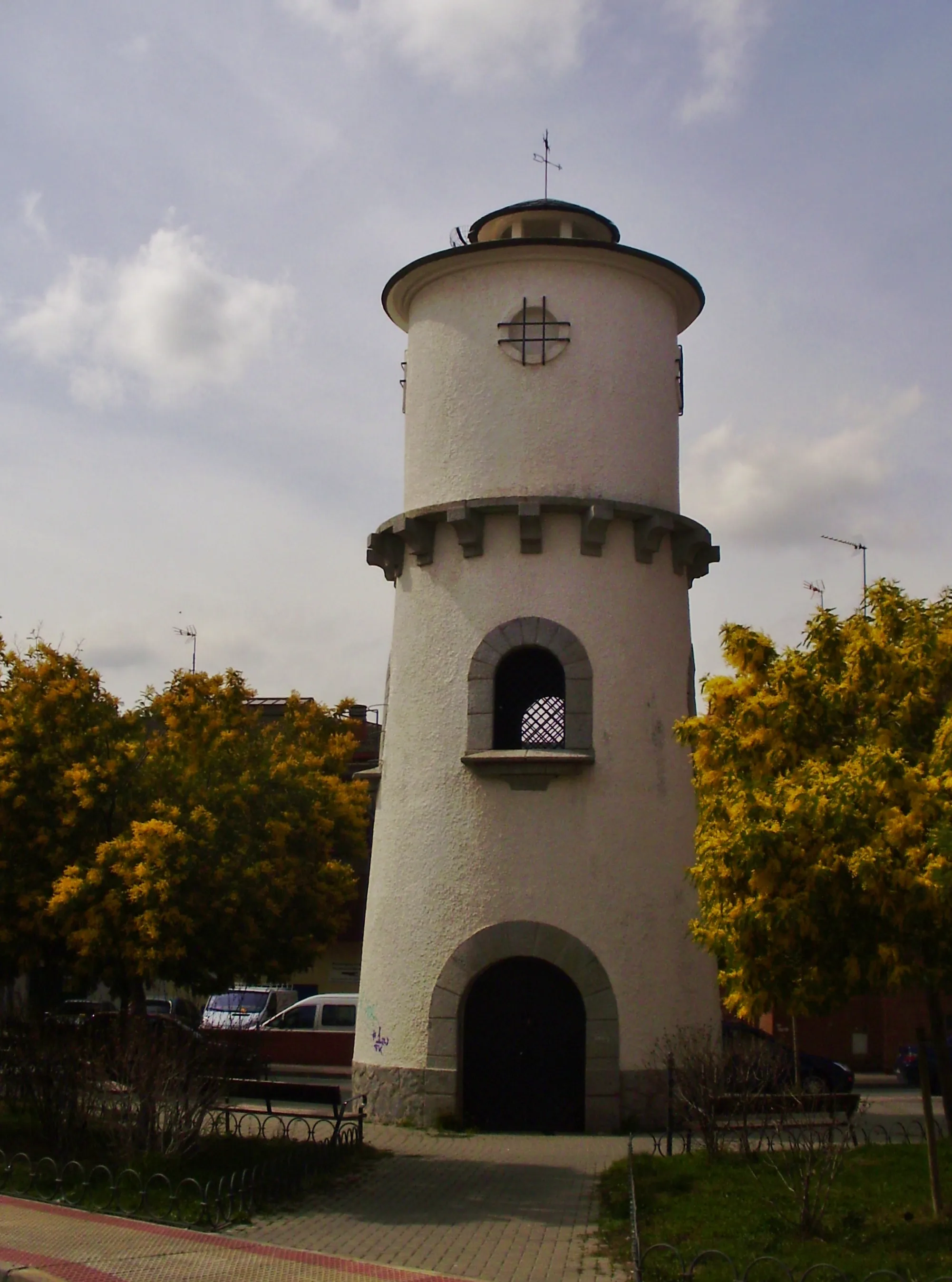 Photo showing: Old water tower in Villanueva del Pardillo (Spain).