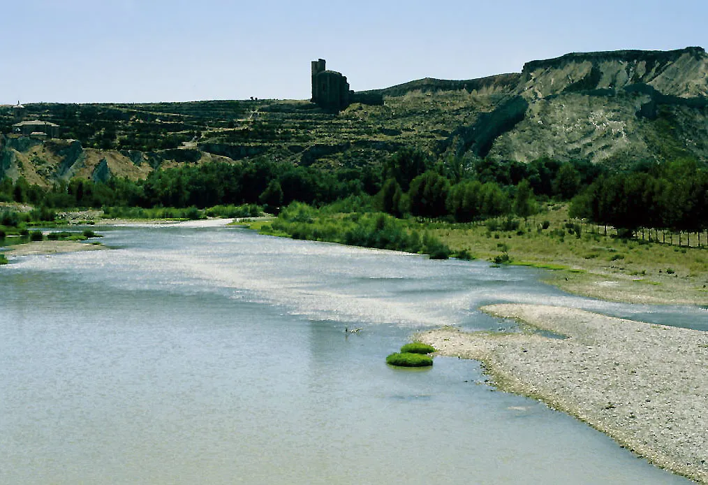 Photo showing: Aragon River in Caparroso, Navarre, Spain