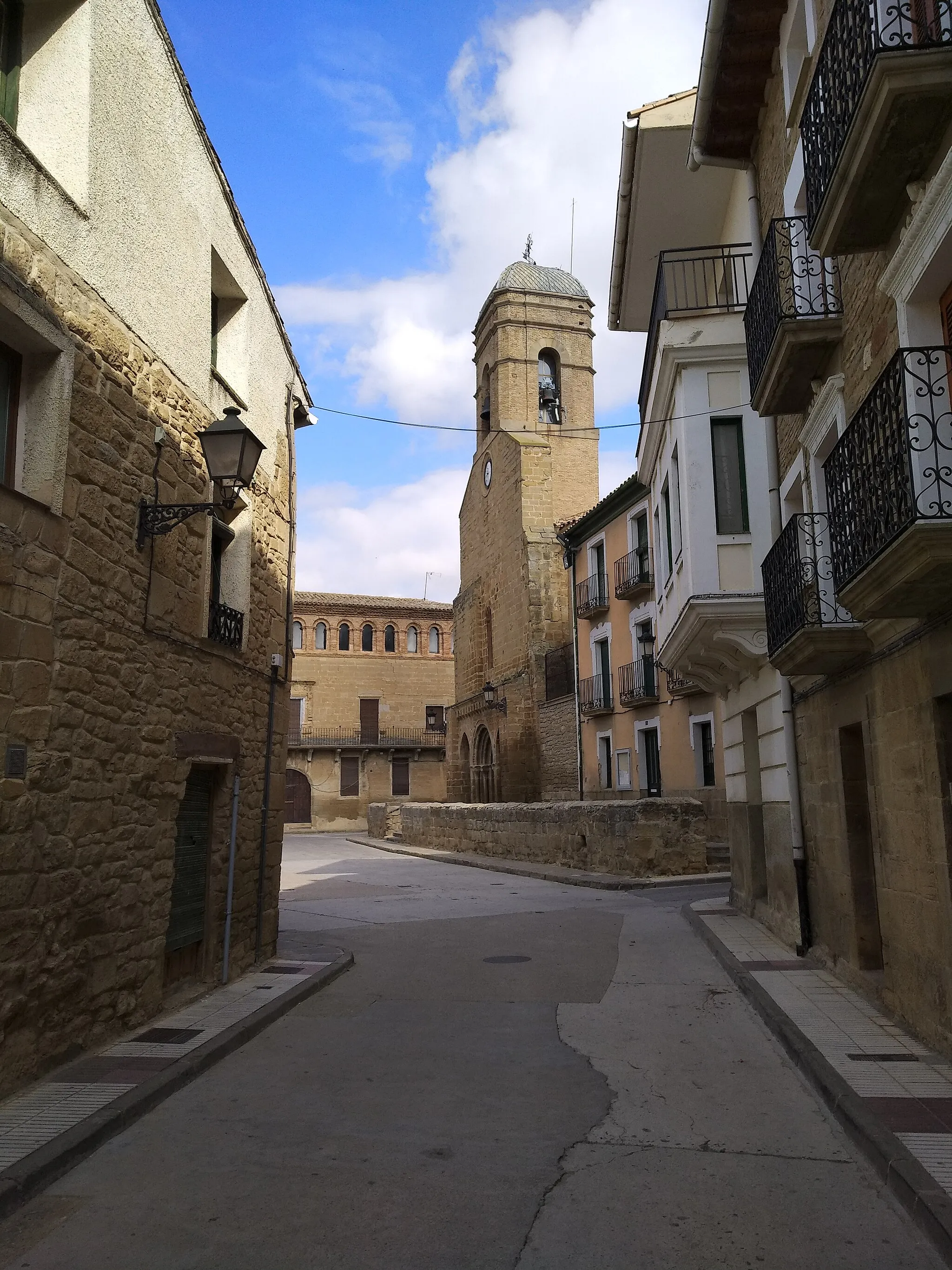 Photo showing: Iglesia de El Salvador (Carcastillo) - Perspectiva desde las llamadas "Cuatro esquinas"