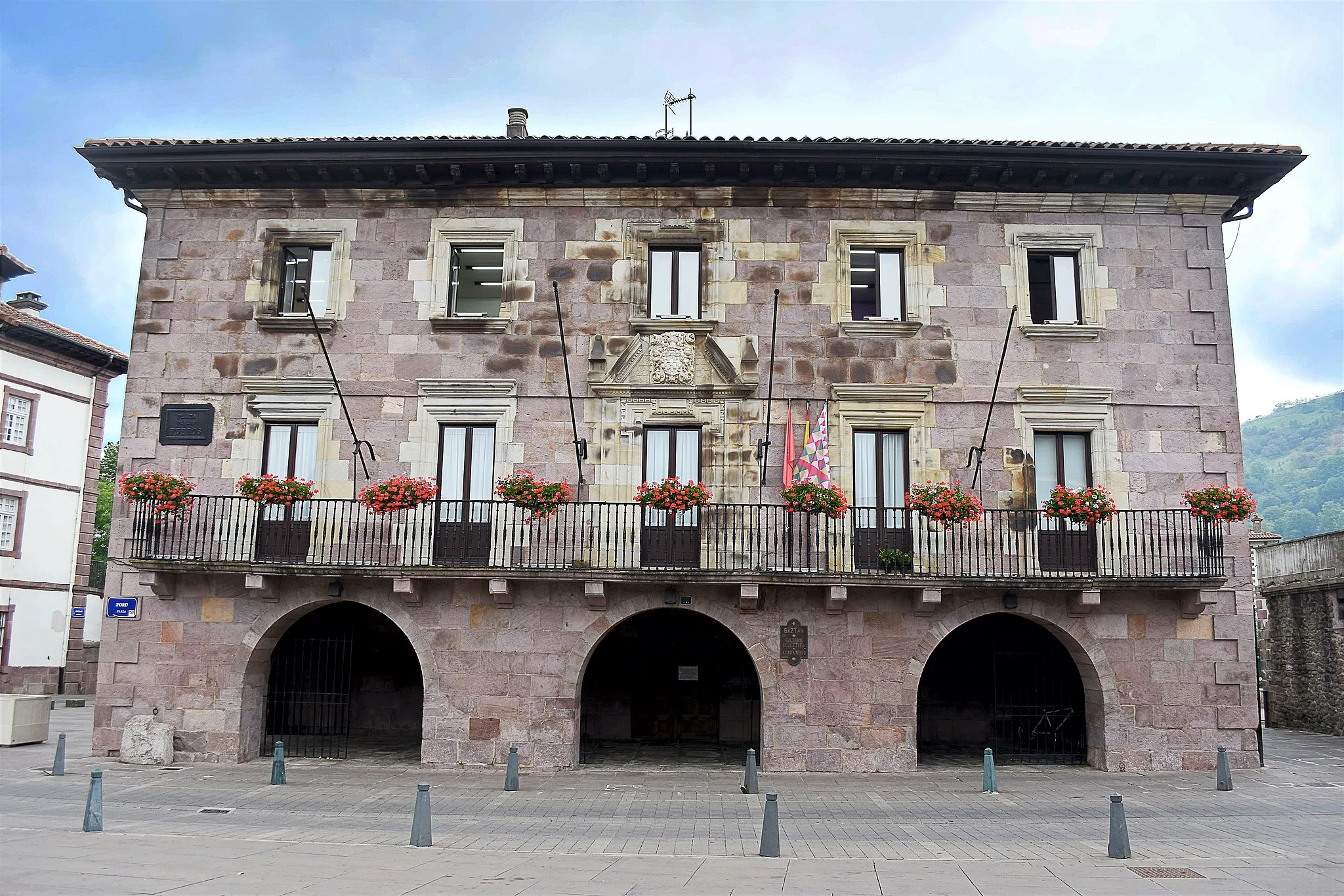 Photo showing: Ayuntamiento de Elizondo, en. Navarra.