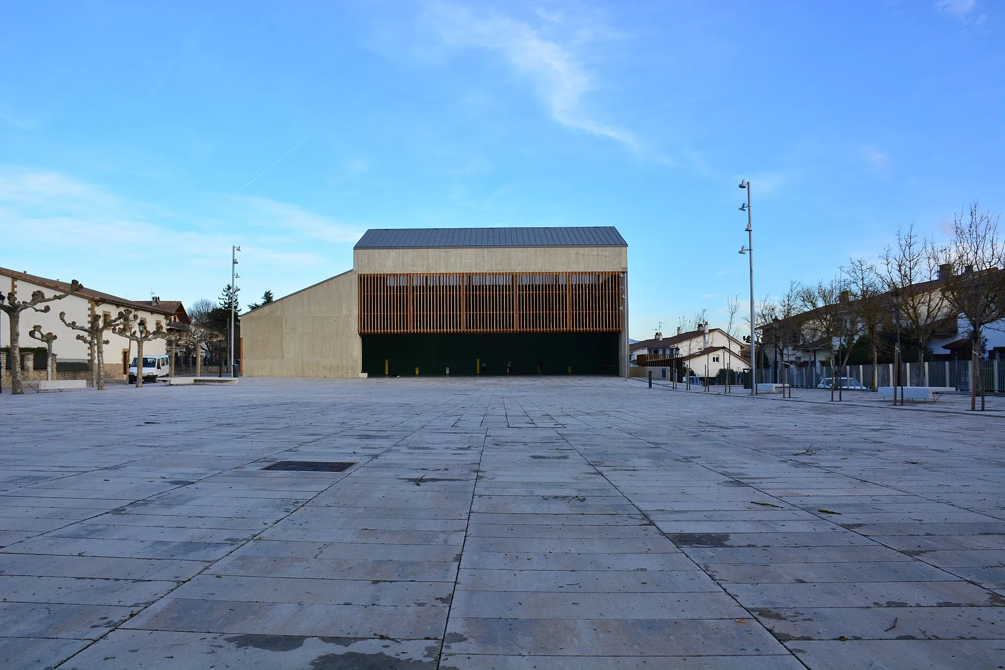 Photo showing: Fronton municipal Gure Jokoa de orkoien, situado en la calle San Miguel. 
Foto realizada el 9 de Febrero de 2017