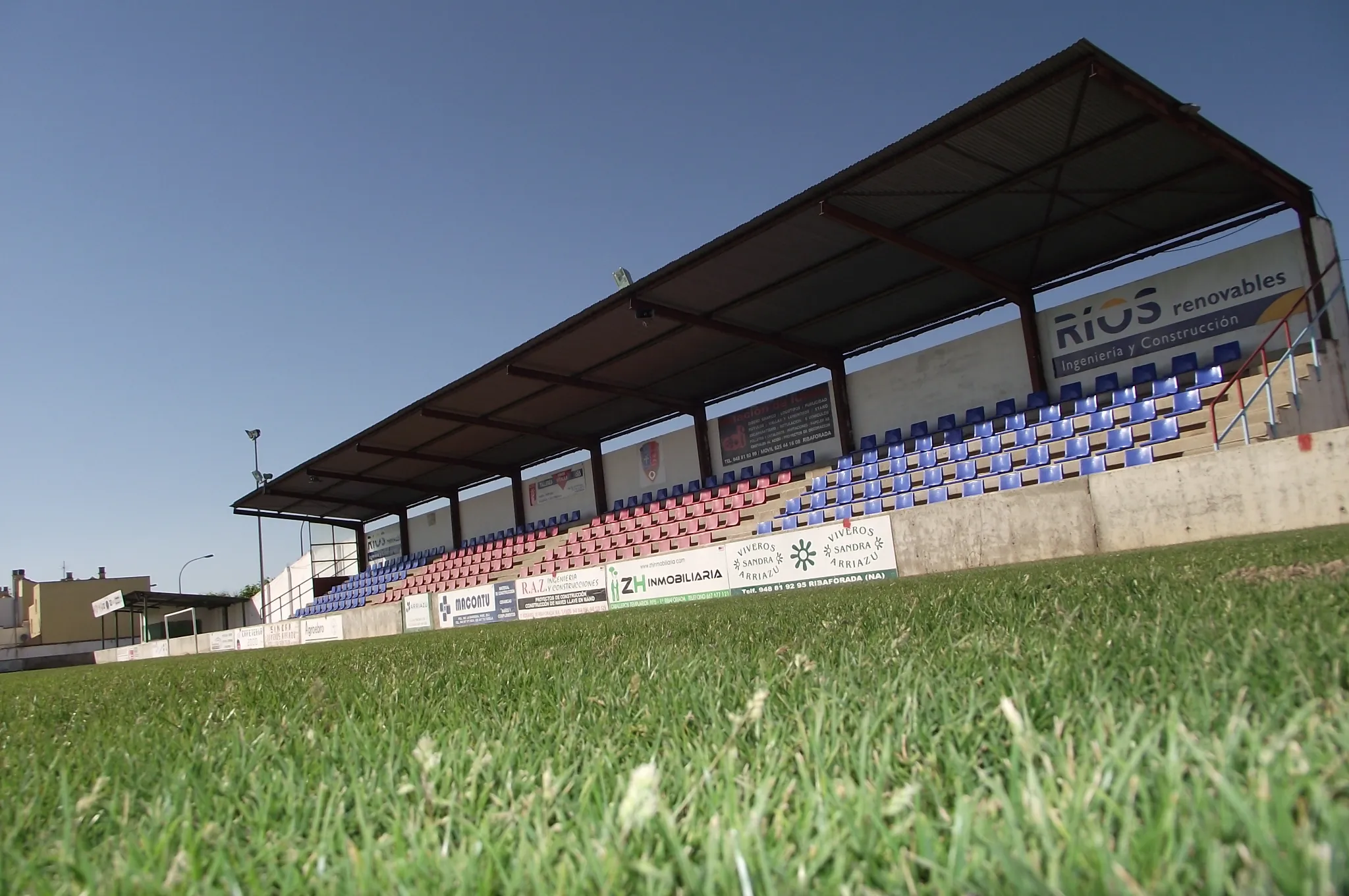 Photo showing: Estadio de fútbol San Bartolomé de Ribaforada.