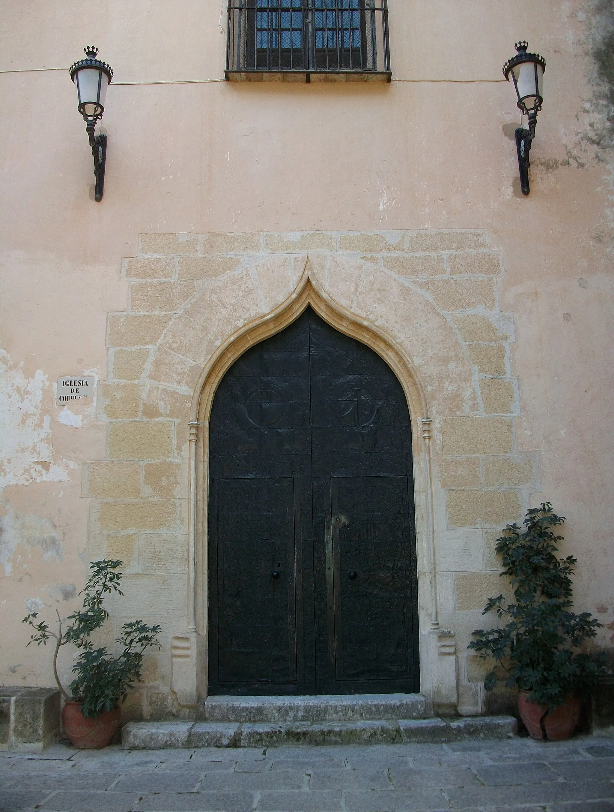 Photo showing: Portada de la basílica del Corpus Christi de Llutxent, Vall d'Albaida.