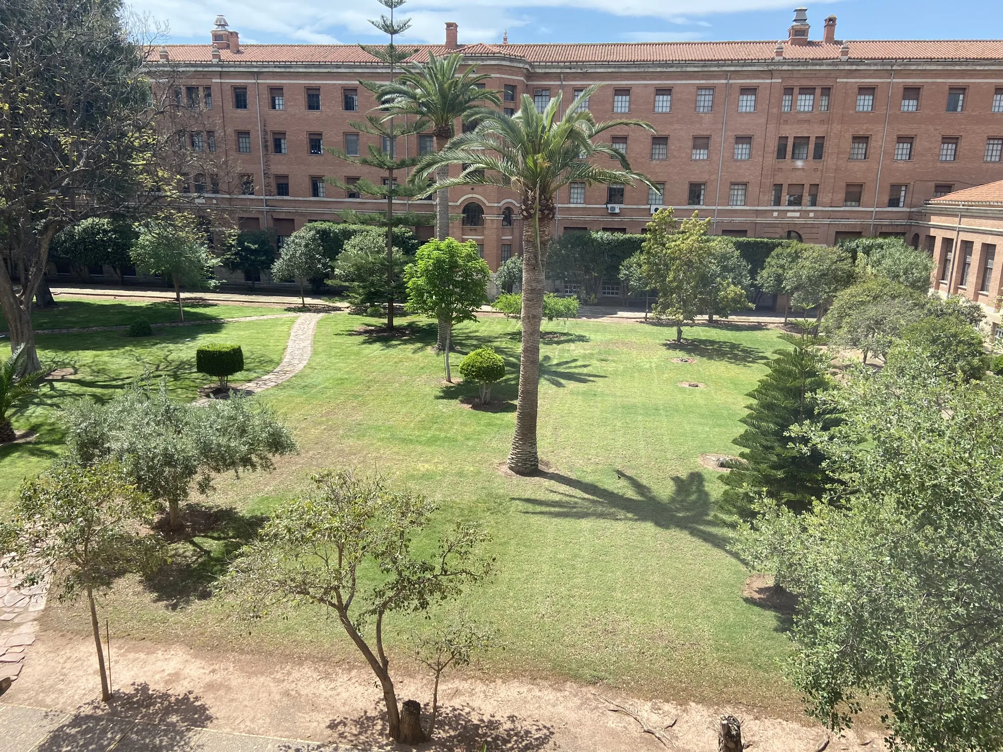 Photo showing: Patí interior del Seminari Metropolità de València