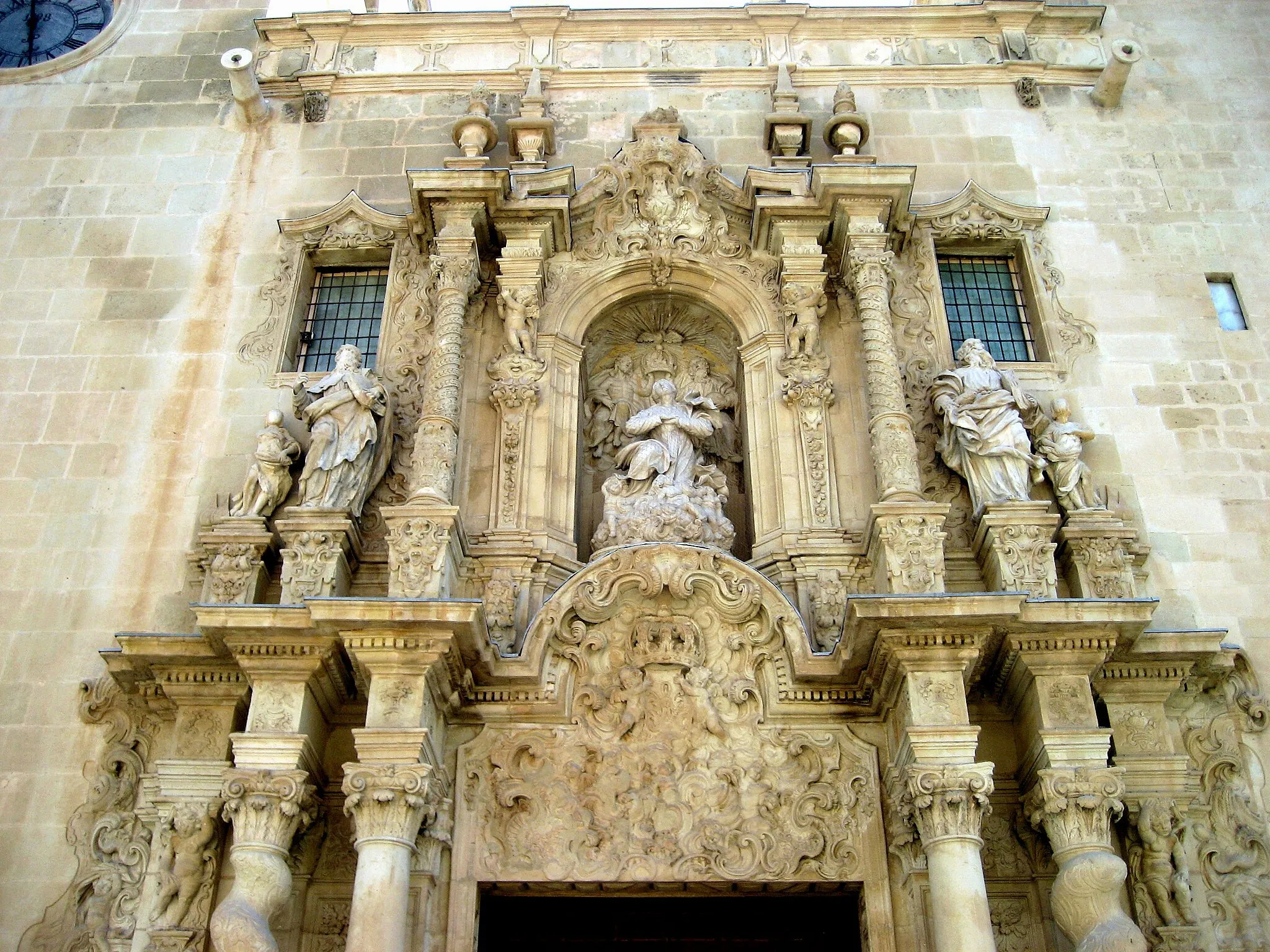 Photo showing: Portada principal de la basílica de Santa María de Alicante.