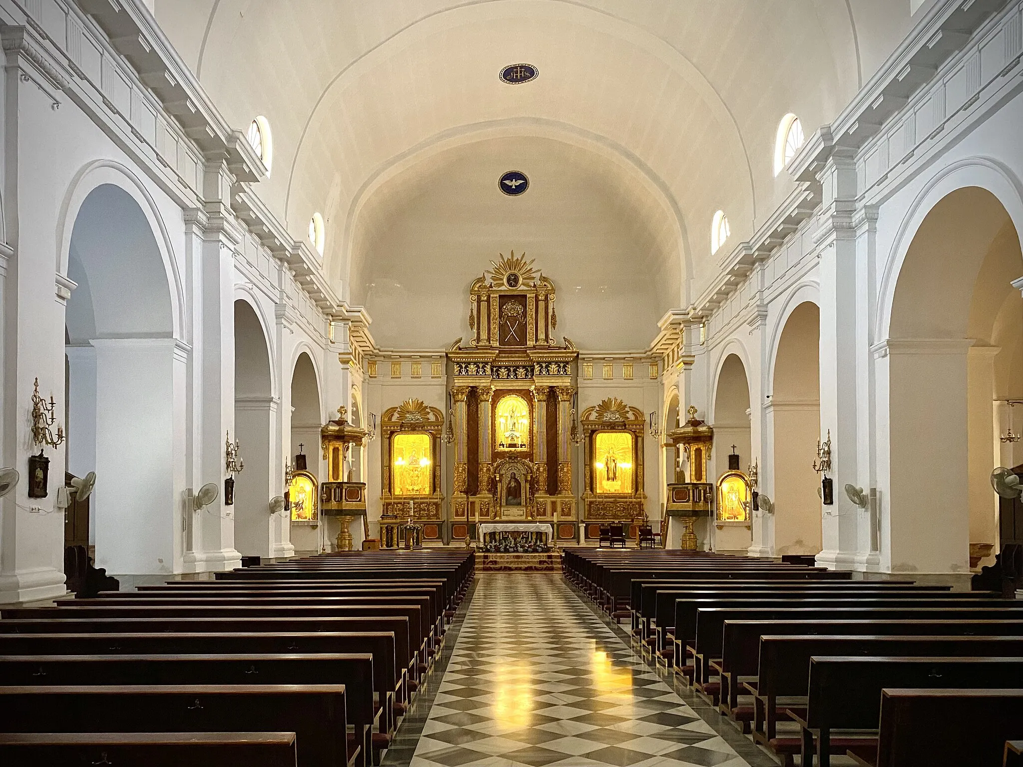 Photo showing: Nave principal y altar mayor, al fondo